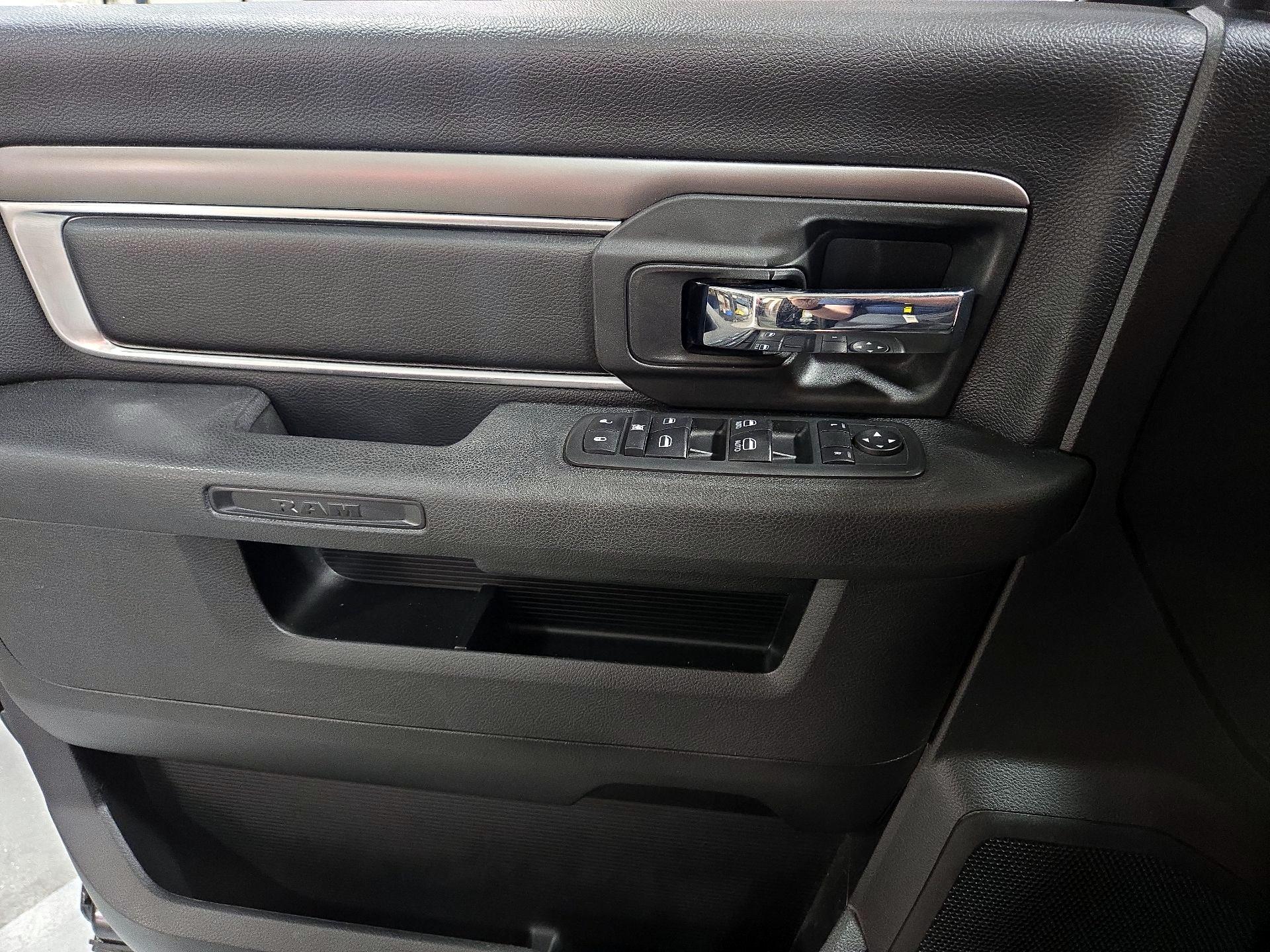 Thumbnail: 2021 RAM 1500 Classic - 12