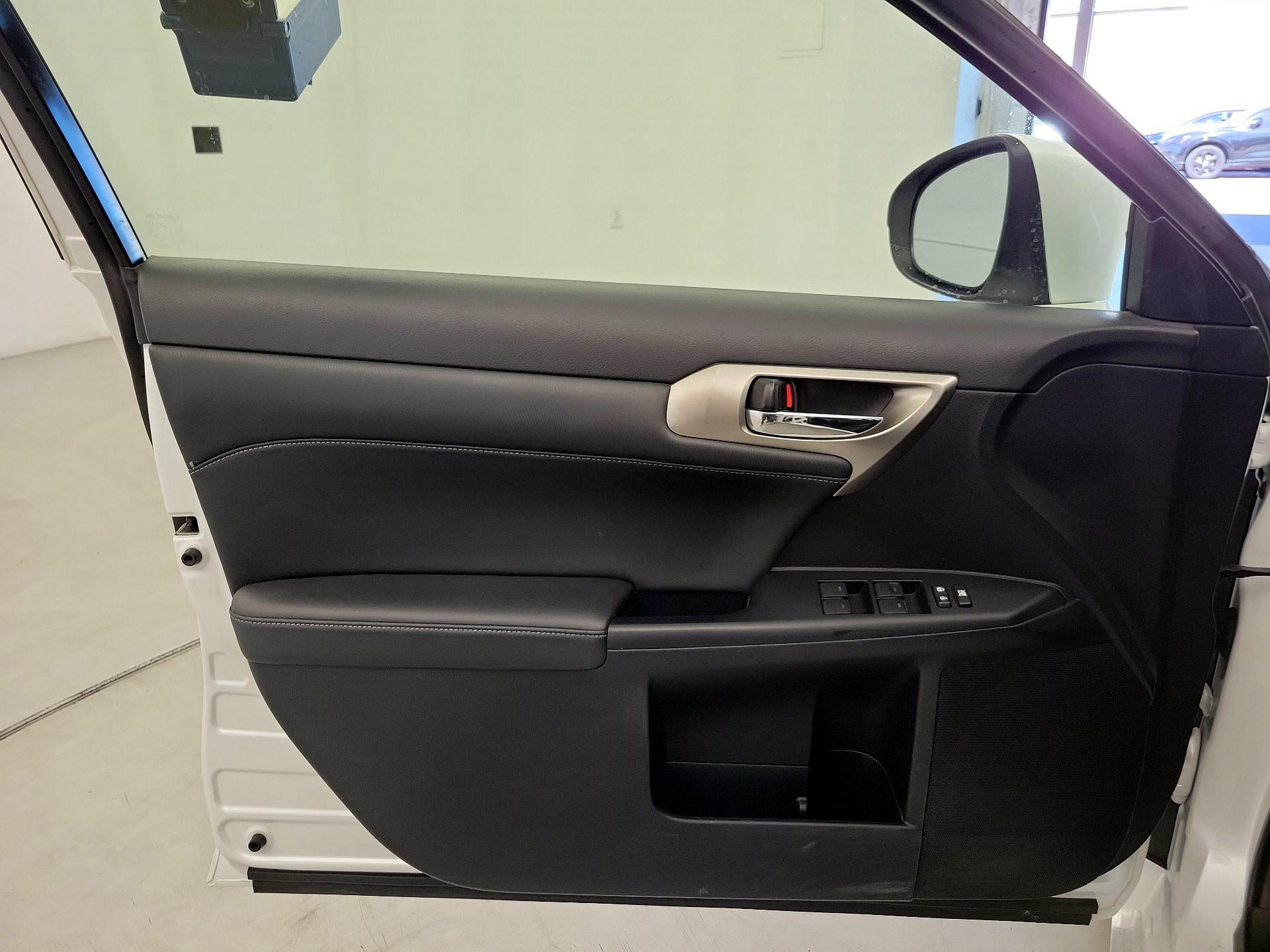 Thumbnail: 2015 Lexus CT - 12