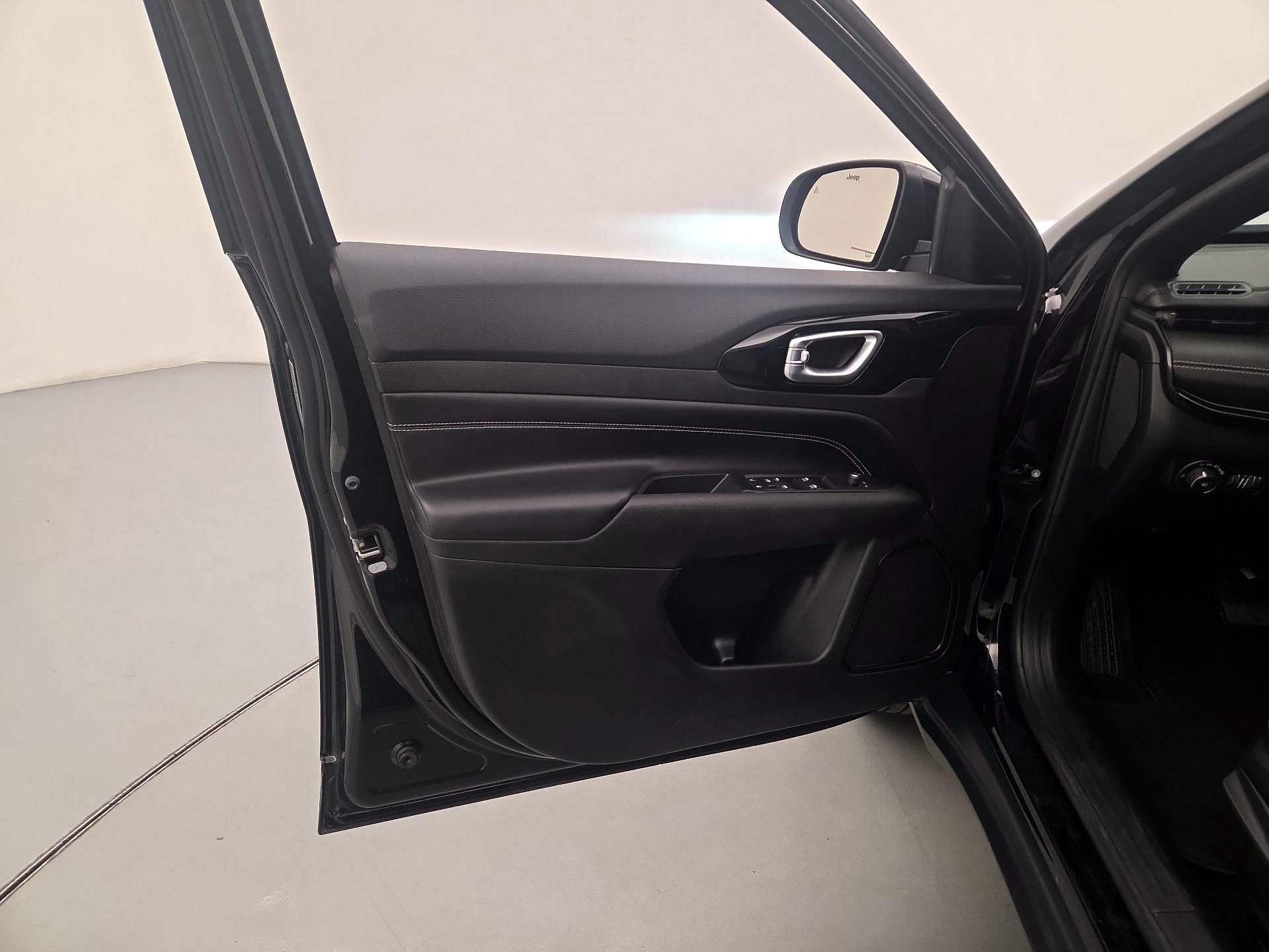 Thumbnail: 2022 Jeep Compass - 12