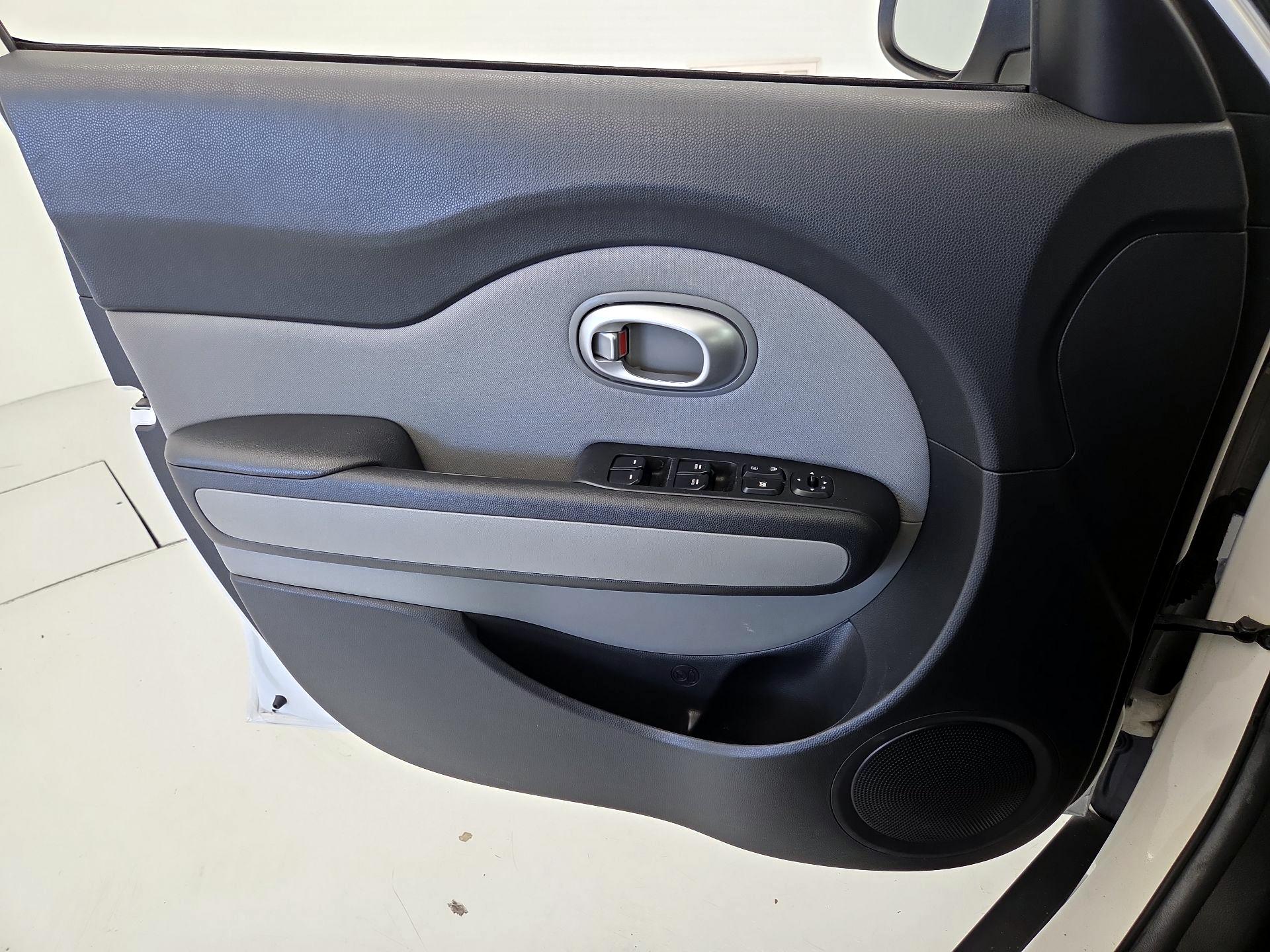 Thumbnail: 2015 Kia Soul - 12