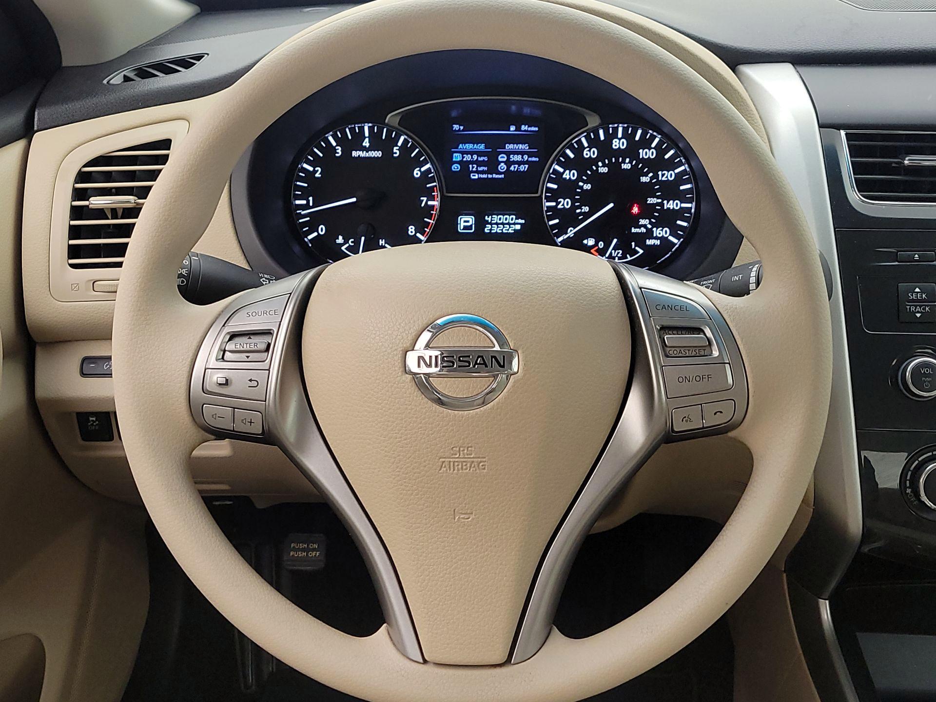 Thumbnail: 2015 Nissan Altima - 10