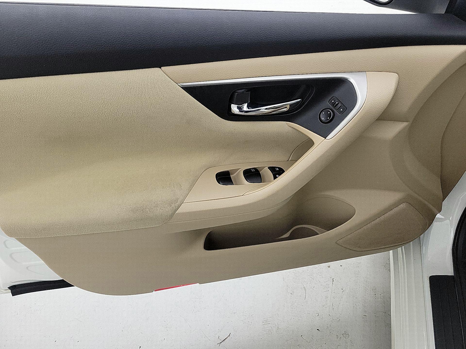 Thumbnail: 2015 Nissan Altima - 12
