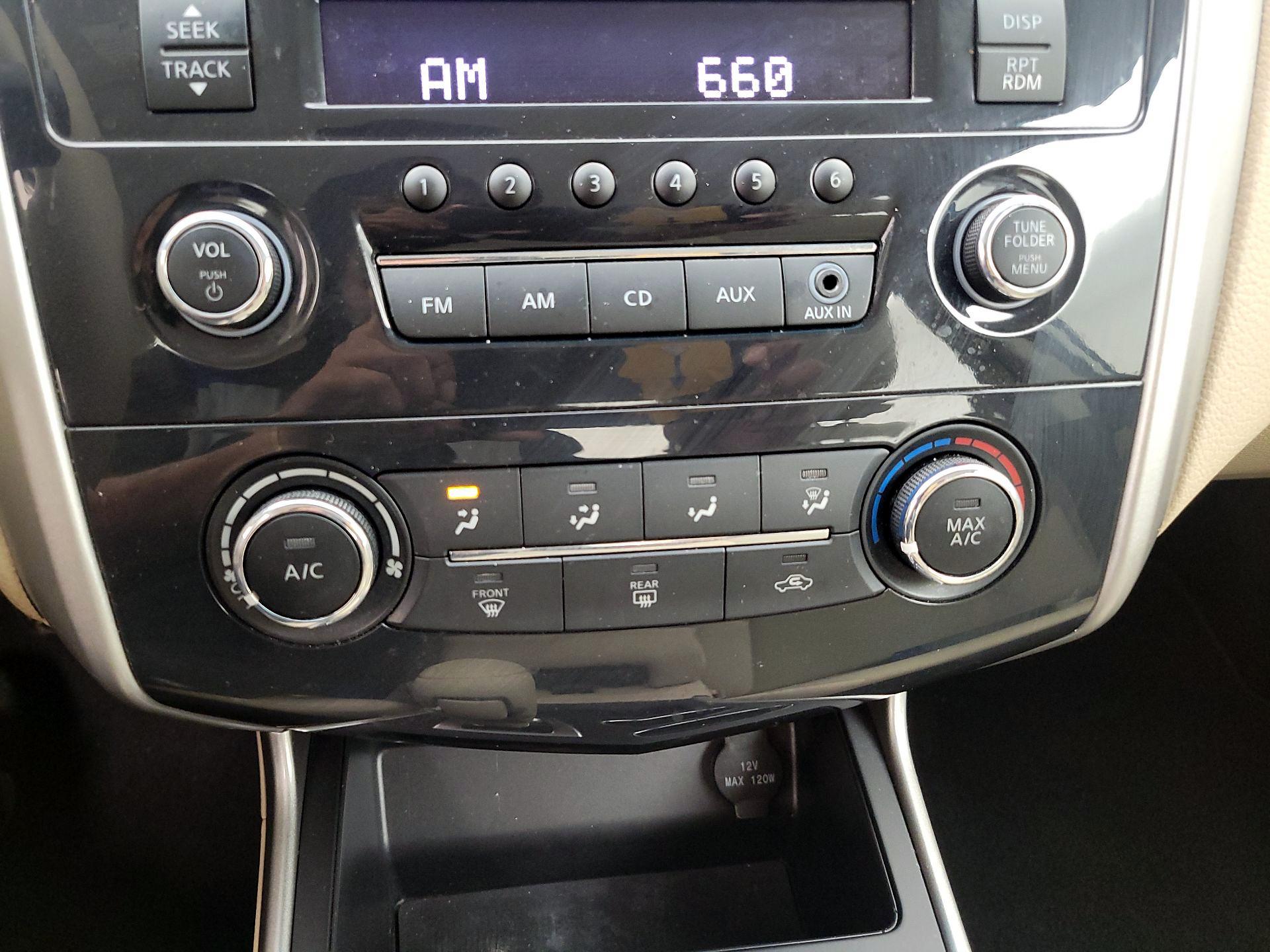 Thumbnail: 2015 Nissan Altima - 17