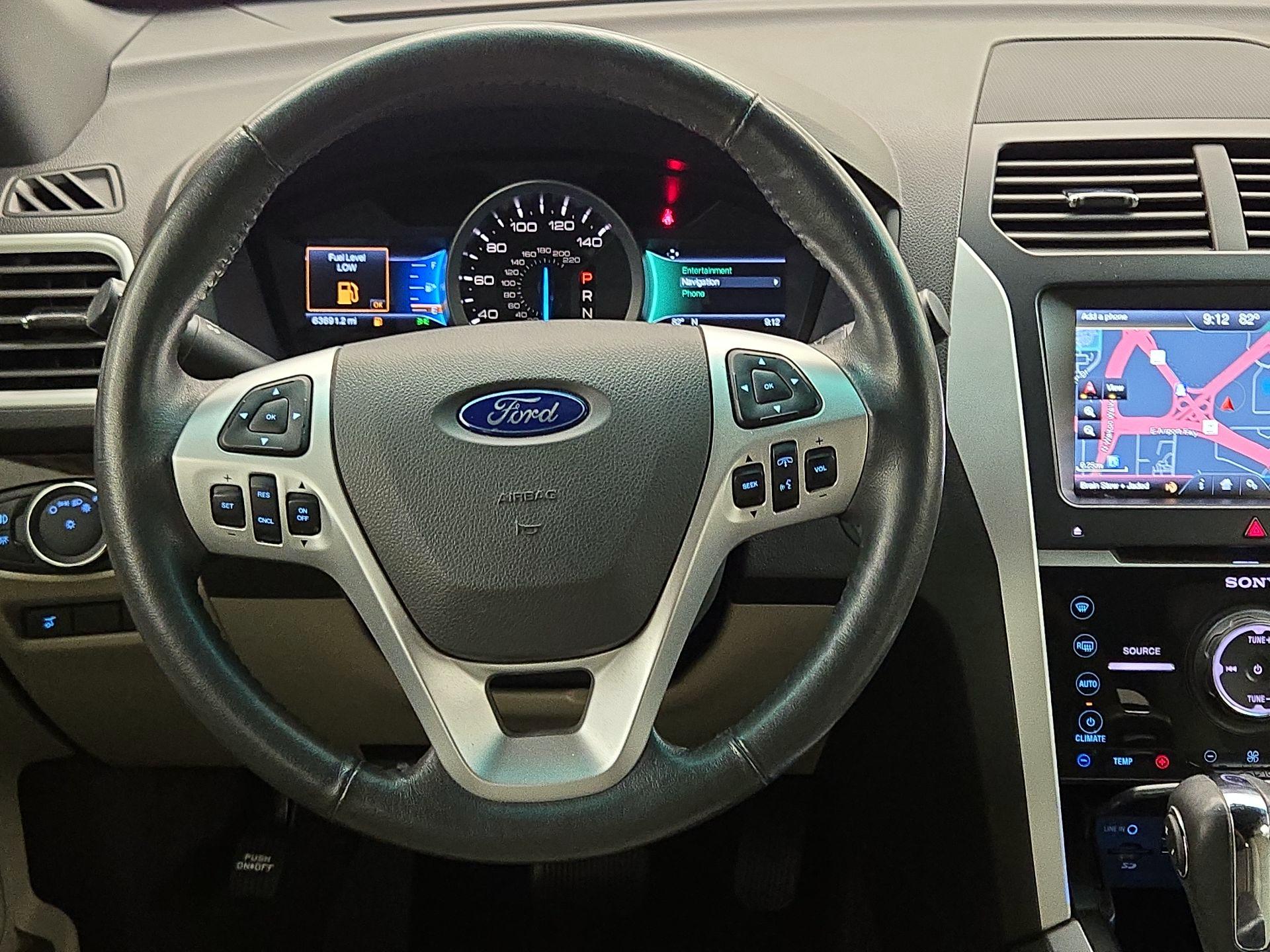 Thumbnail: 2015 Ford Explorer - 10