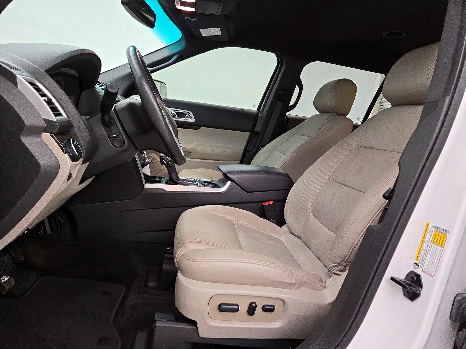 Thumbnail: 2015 Ford Explorer - 11