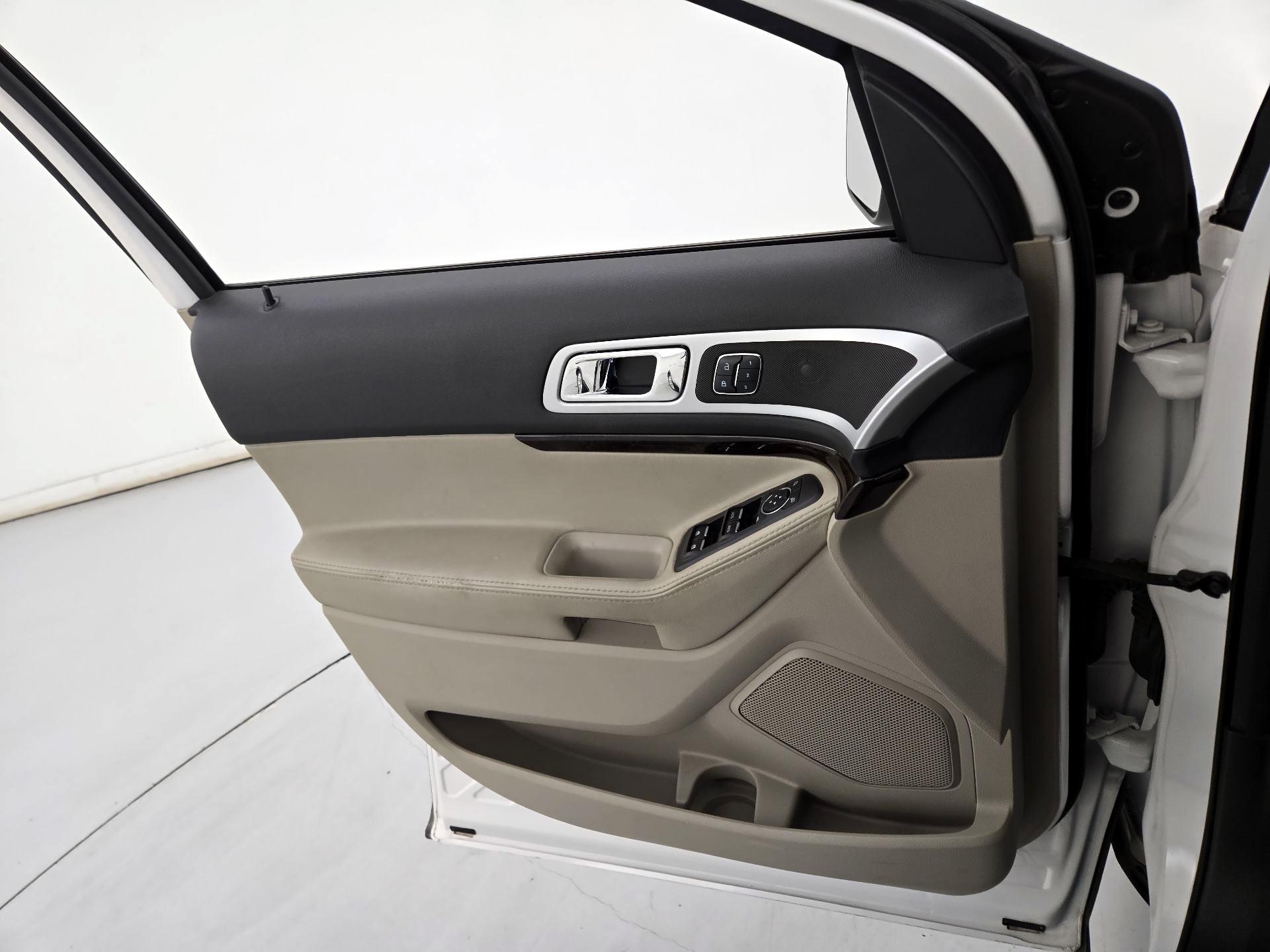 Thumbnail: 2015 Ford Explorer - 12