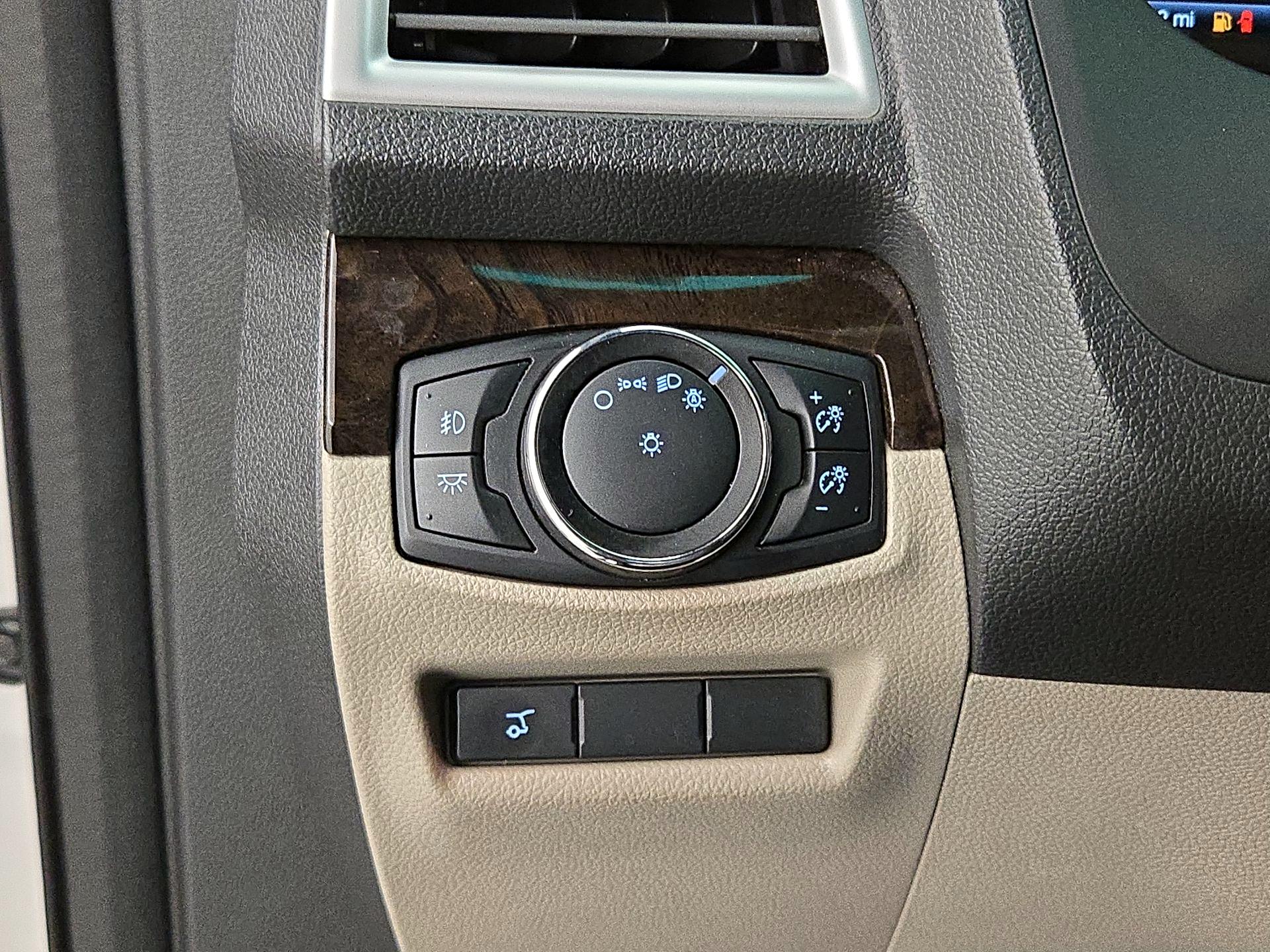 Thumbnail: 2015 Ford Explorer - 13