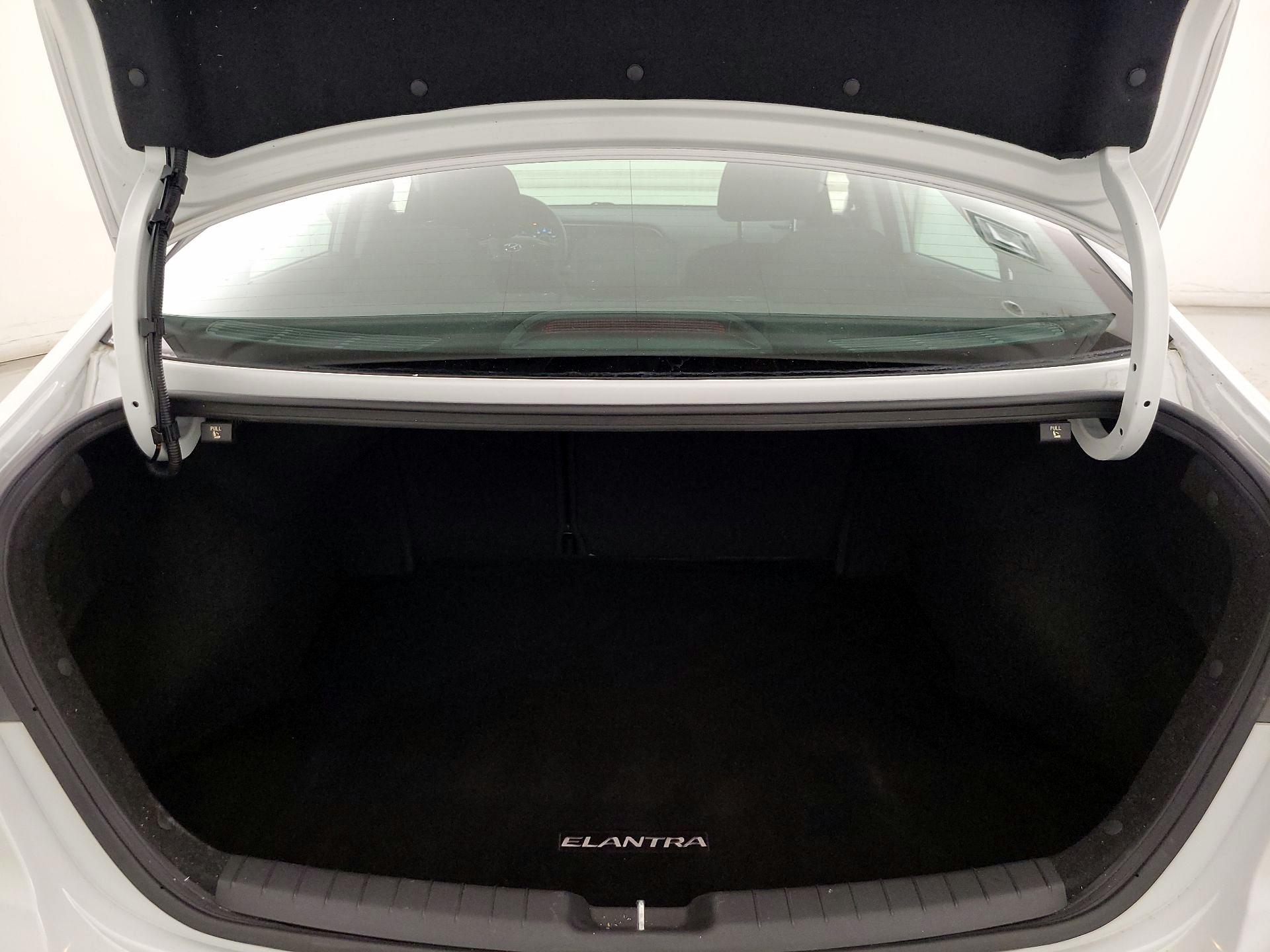 Thumbnail: 2018 Hyundai Elantra - 19
