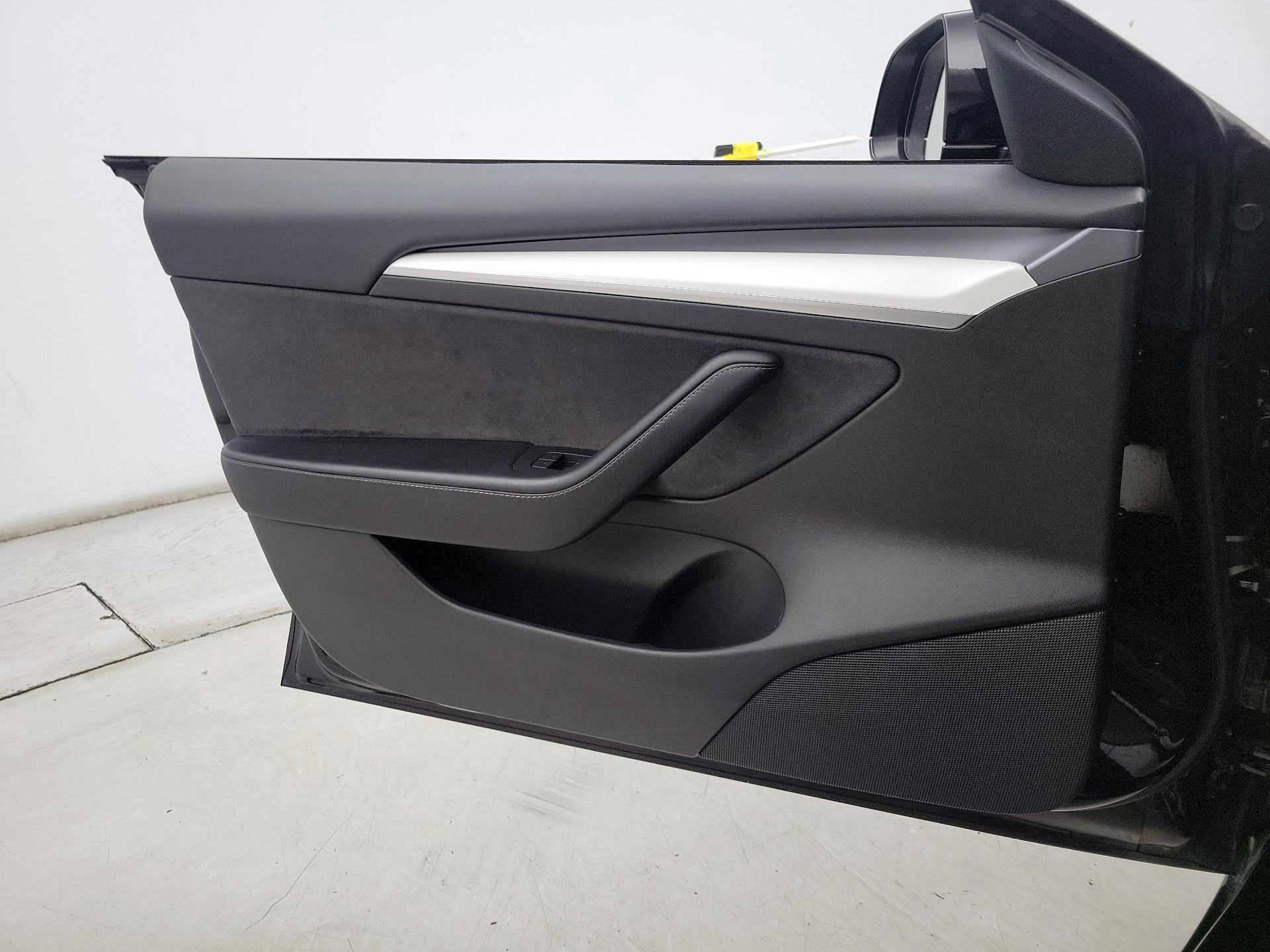 Thumbnail: 2022 Tesla Model 3 - 12