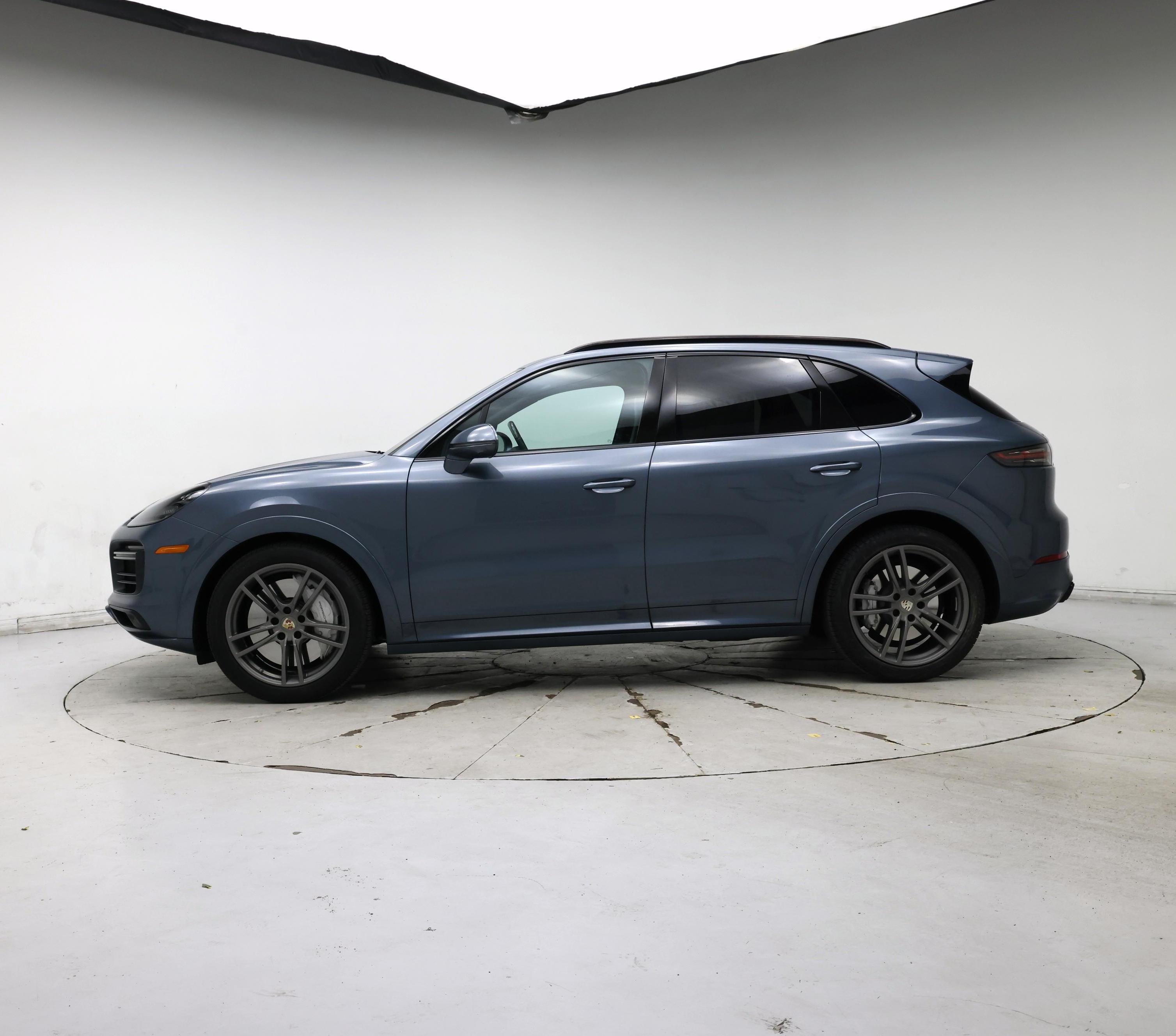 Thumbnail: 2019 Porsche Cayenne - 3
