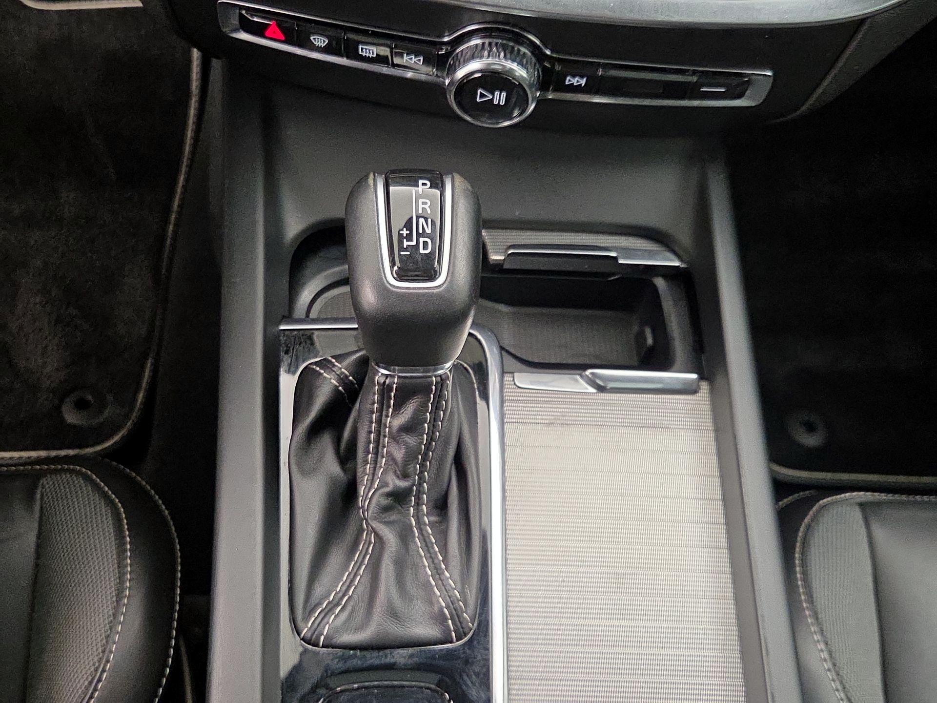Thumbnail: 2019 Volvo S60 - 18