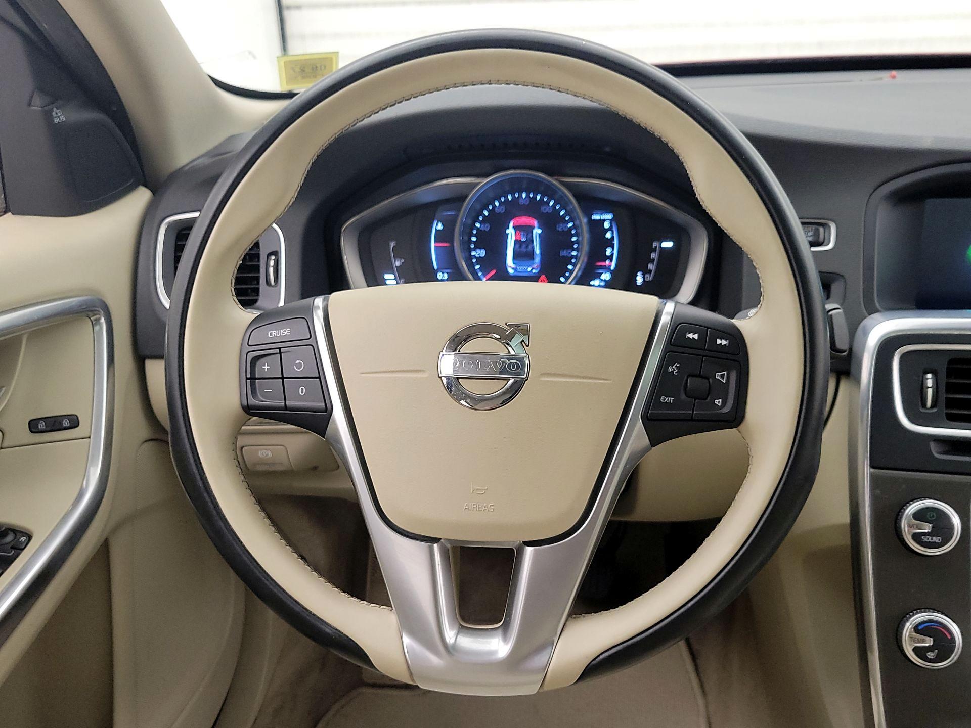 Thumbnail: 2015 Volvo S60 - 10
