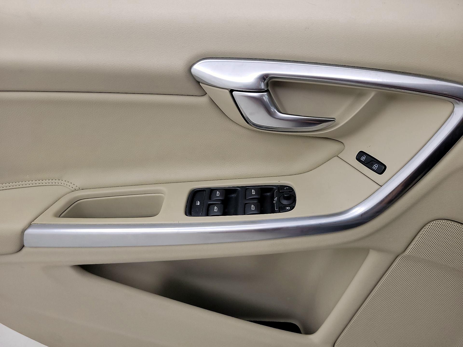 Thumbnail: 2015 Volvo S60 - 12