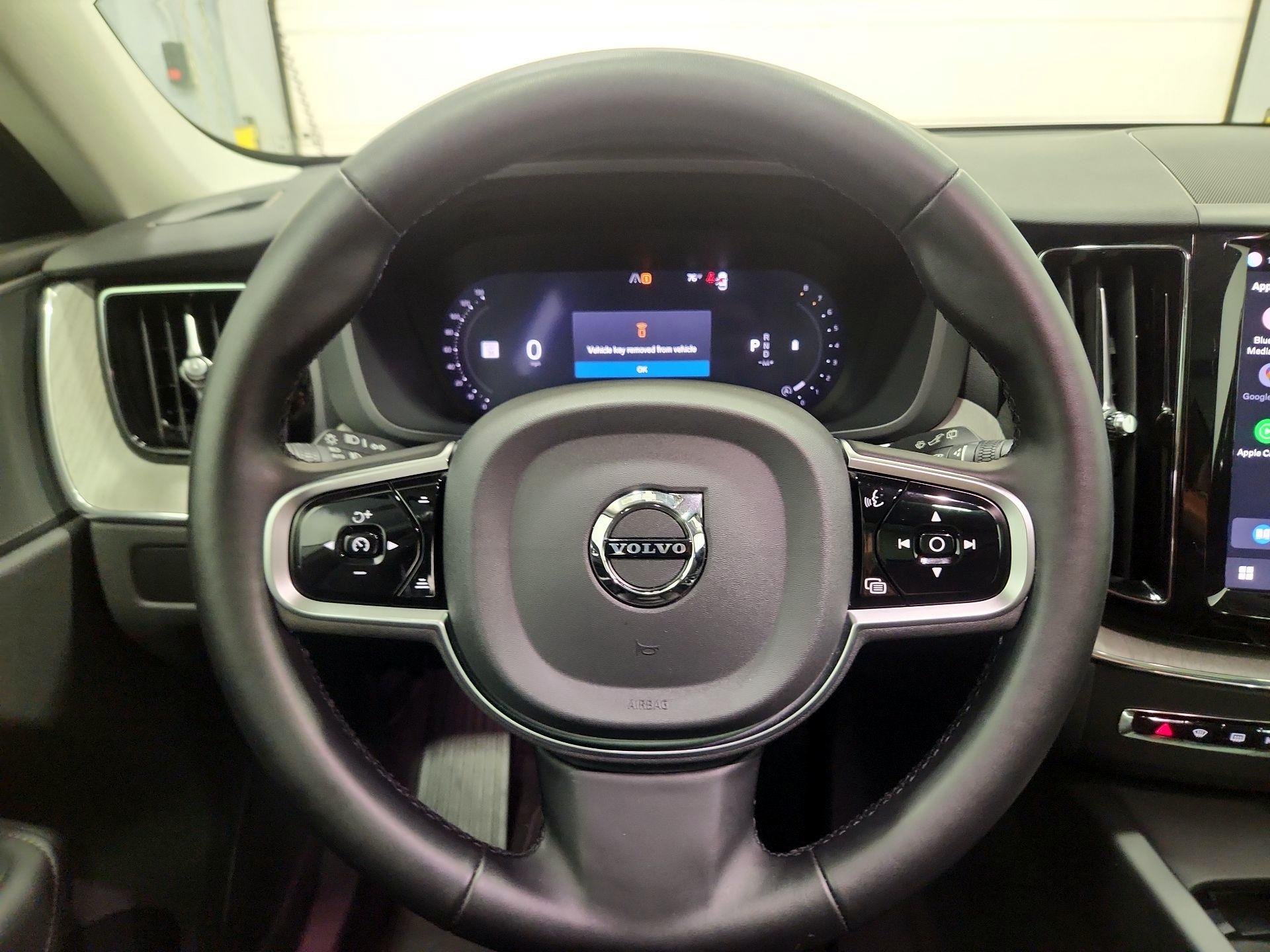 Thumbnail: 2025 Volvo XC60 - 10