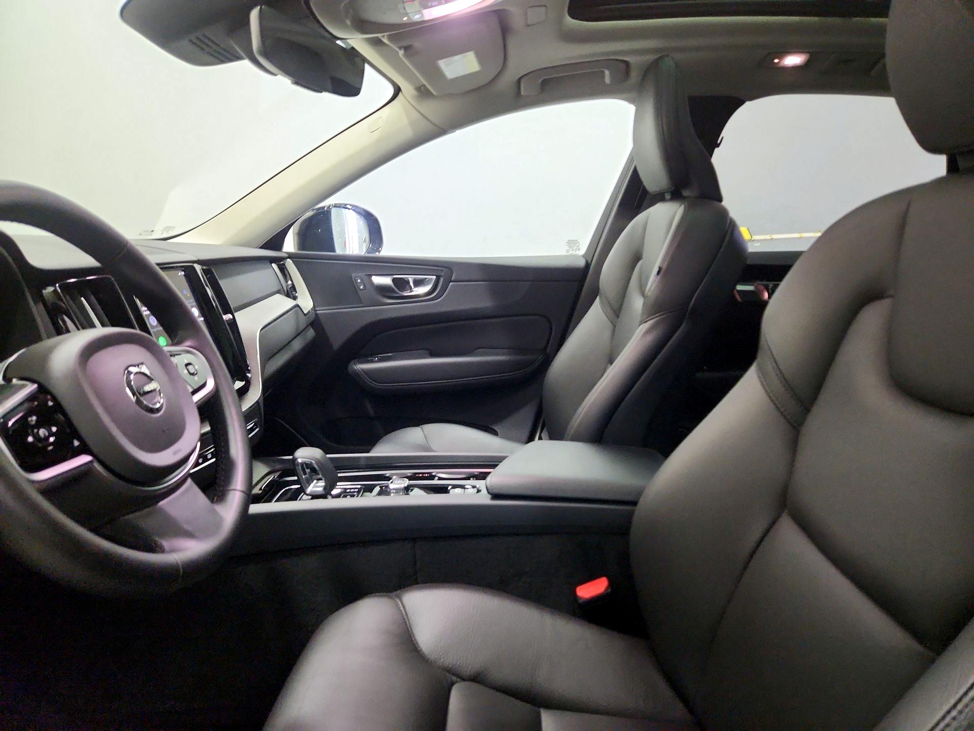 Thumbnail: 2025 Volvo XC60 - 11