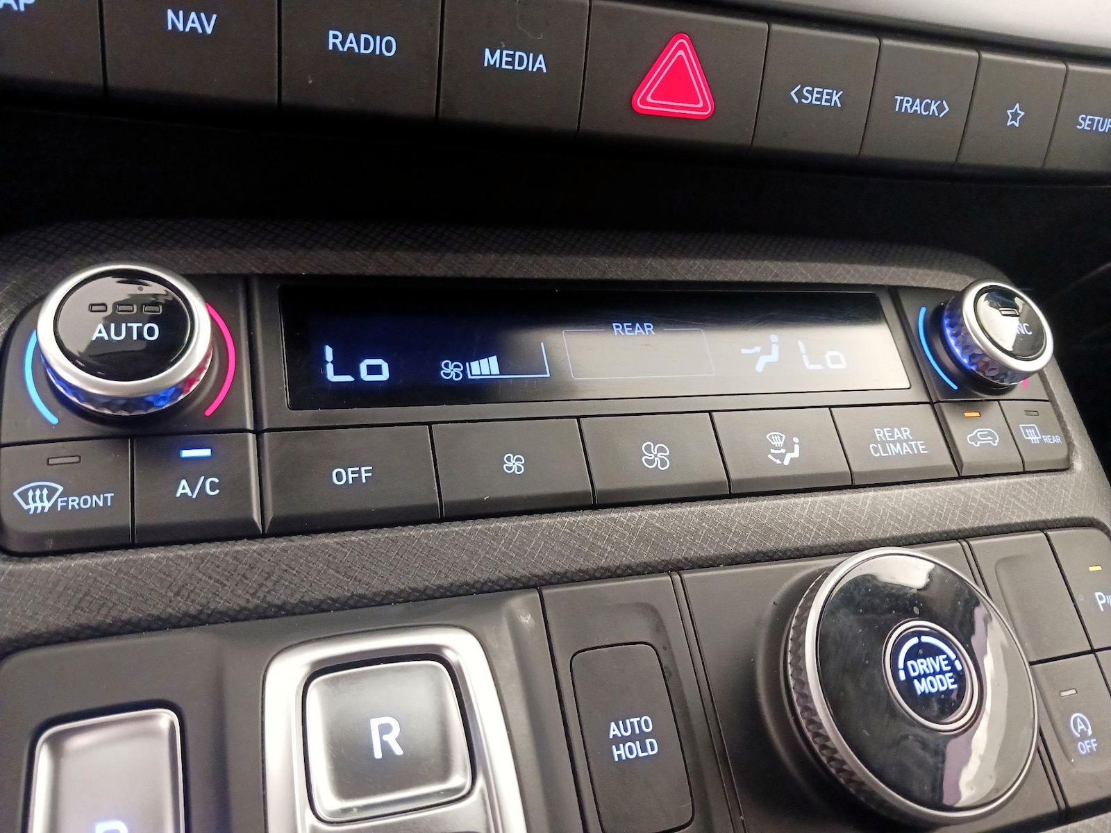 2024 Hyundai Palisade Limited - Photo 18