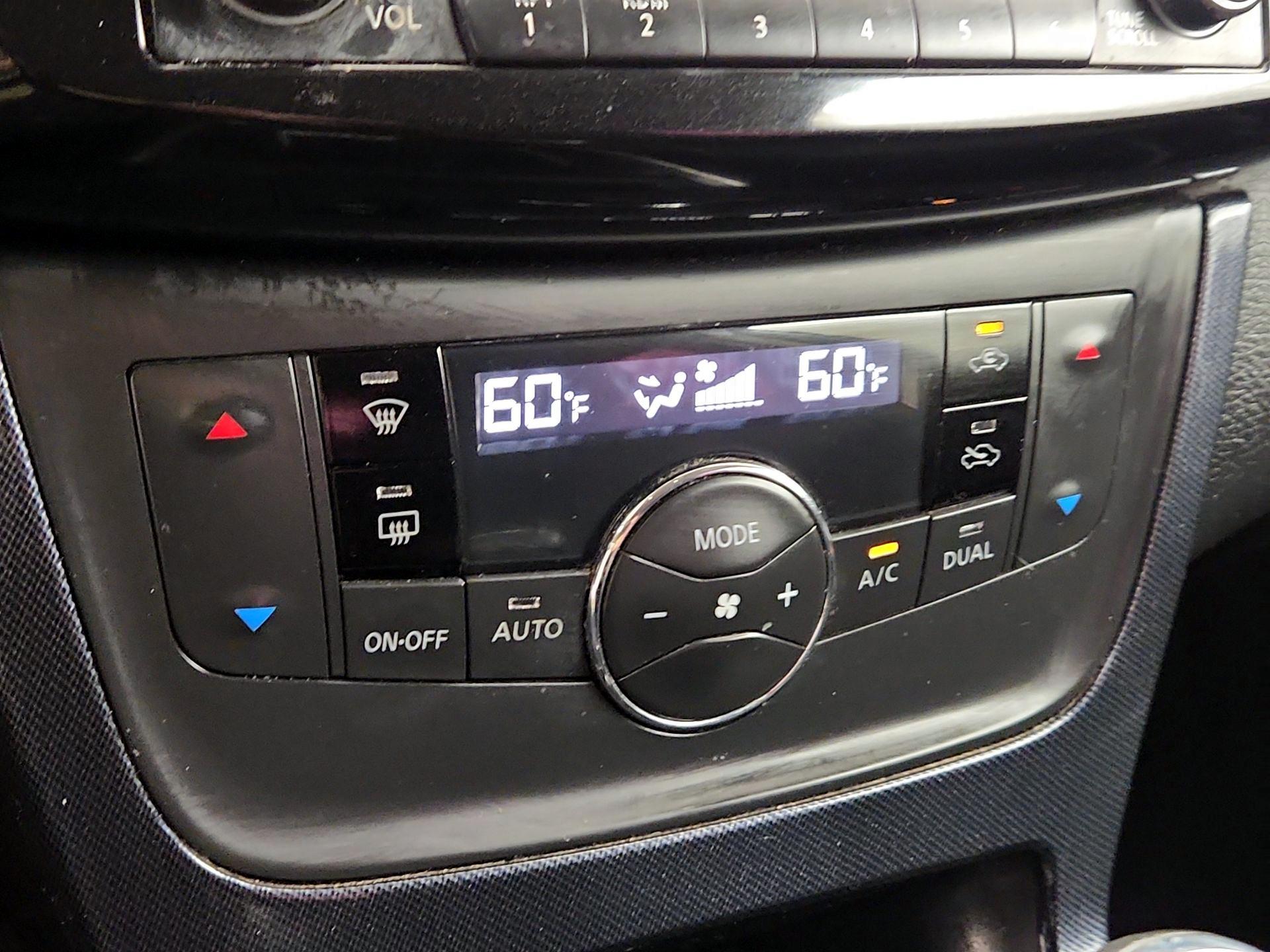 Thumbnail: 2018 Nissan Sentra - 16