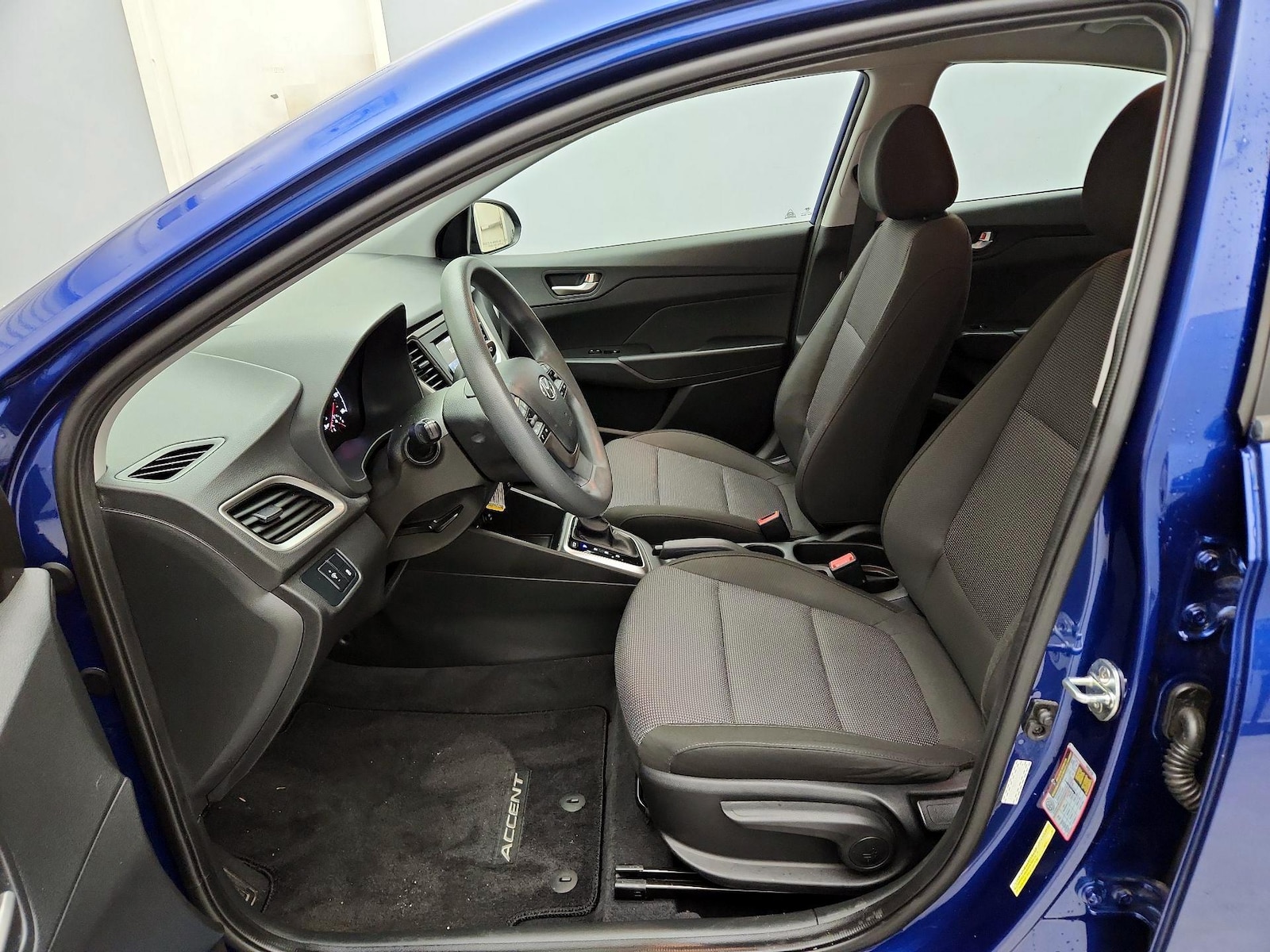 2022 Hyundai Accent SE - Photo 12