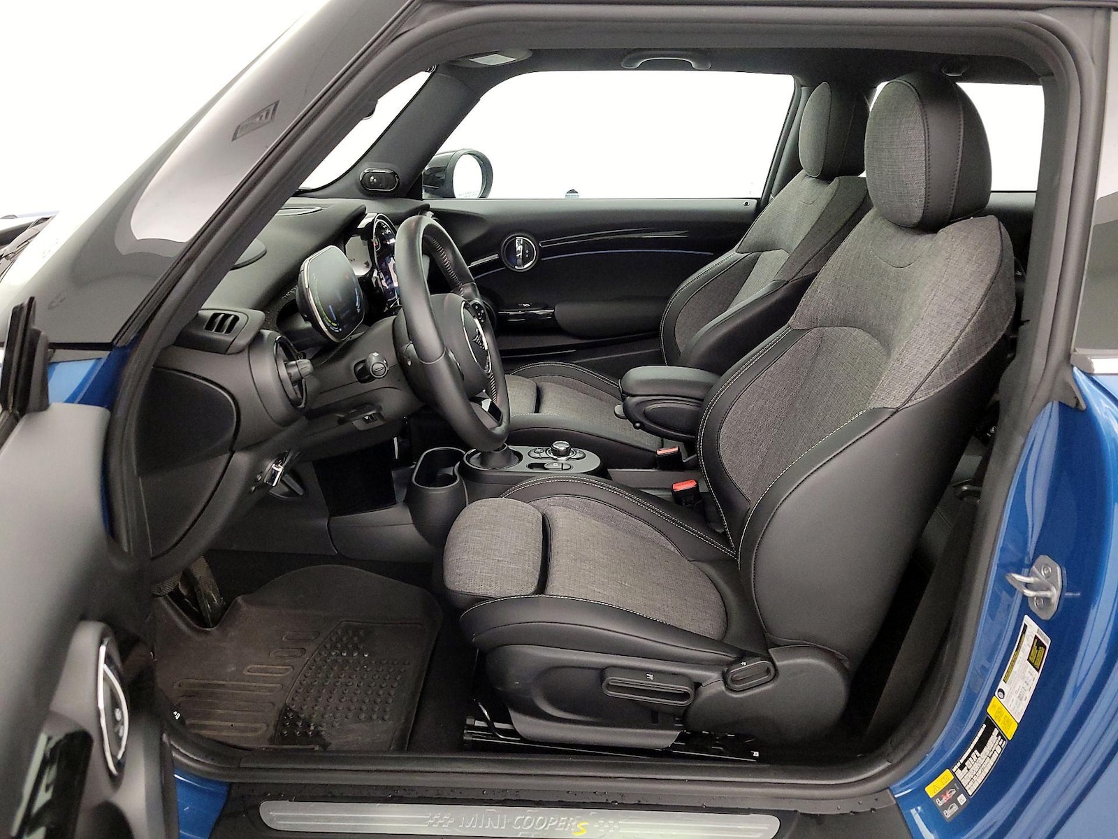 2023 MINI Hardtop 2 Door SE - Photo 12