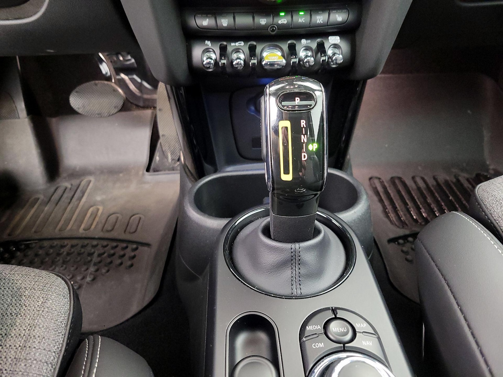 2023 MINI Hardtop 2 Door SE - Photo 18