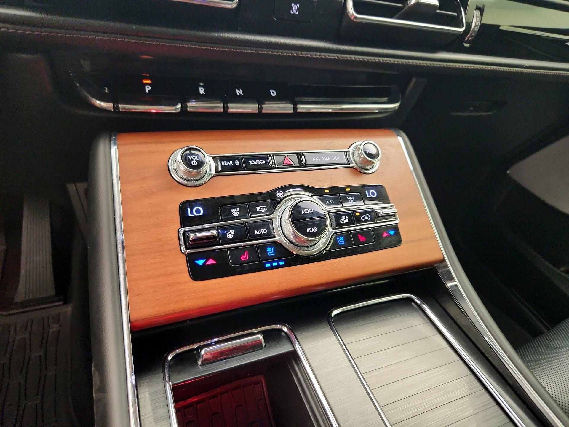 Thumbnail: 2020 Lincoln Aviator - 17