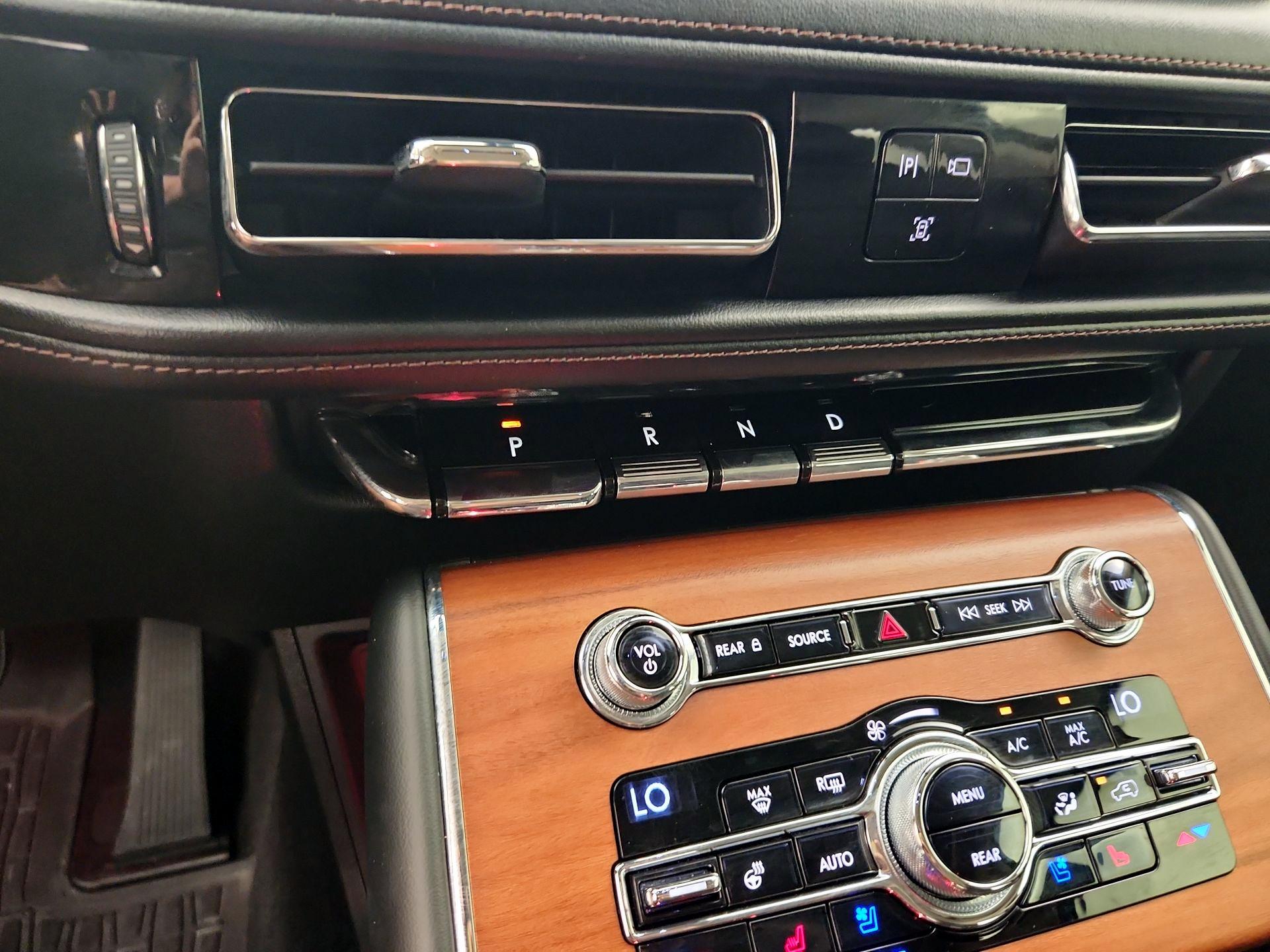 Thumbnail: 2020 Lincoln Aviator - 18