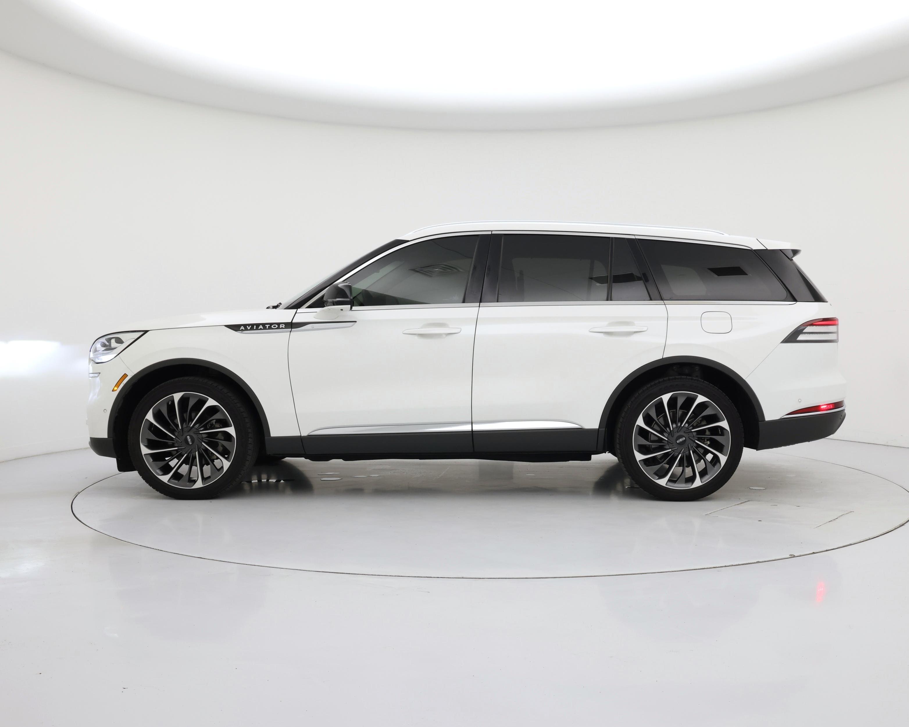 Thumbnail: 2020 Lincoln Aviator - 3