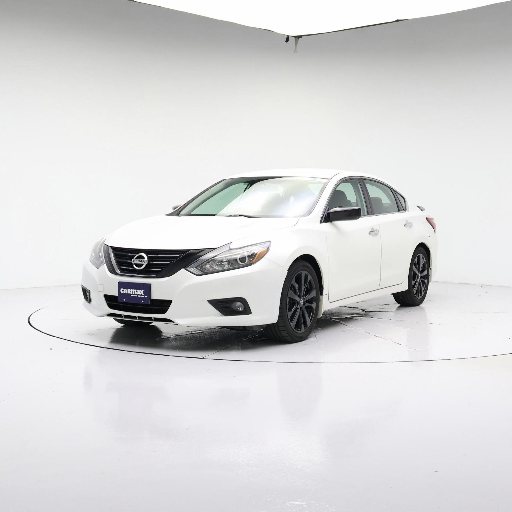 Thumbnail: 2018 Nissan Altima - 4
