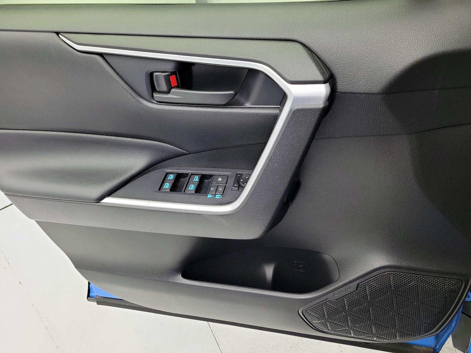 Thumbnail: 2021 Toyota RAV4 - 12