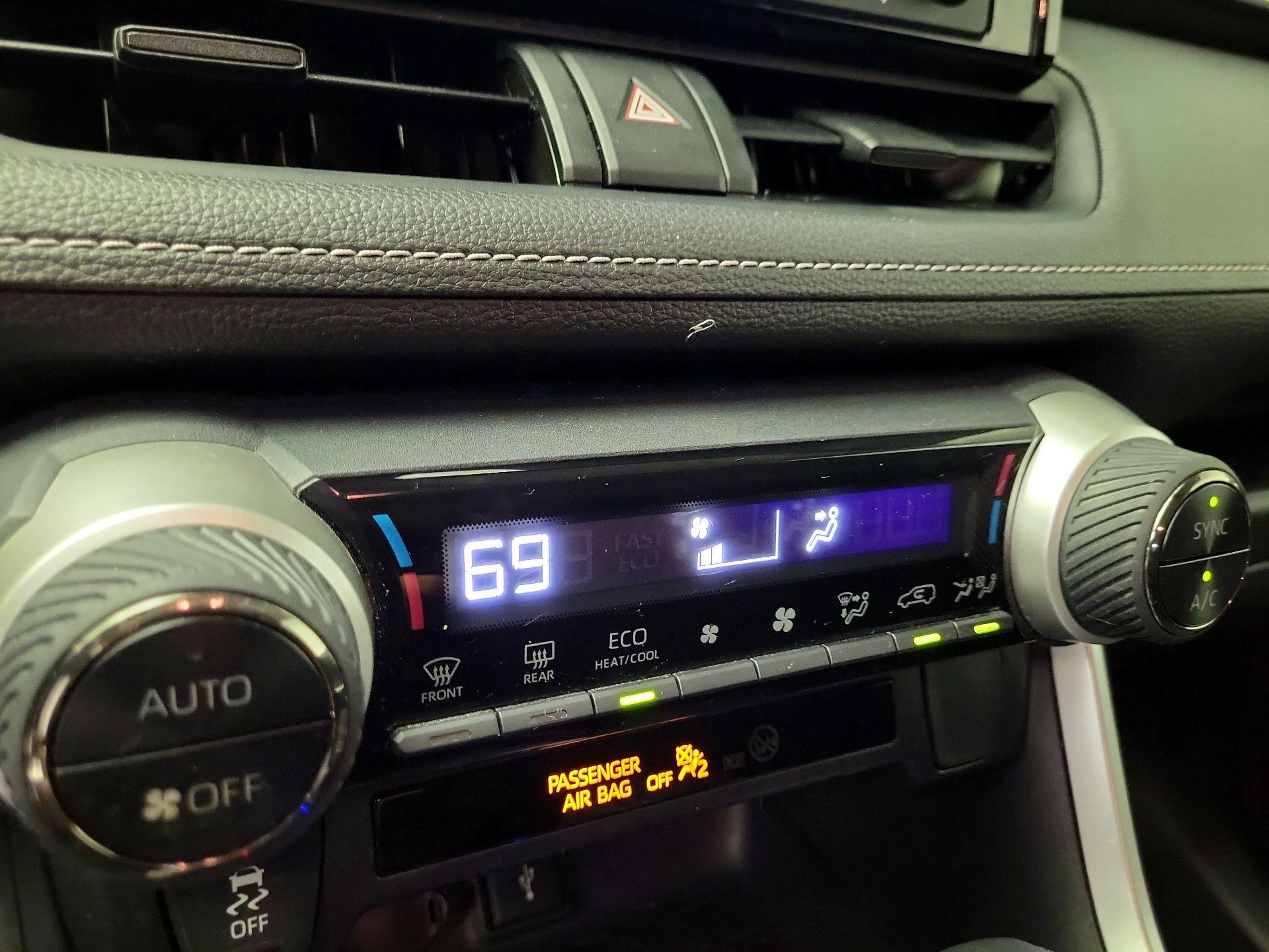 Thumbnail: 2021 Toyota RAV4 - 15