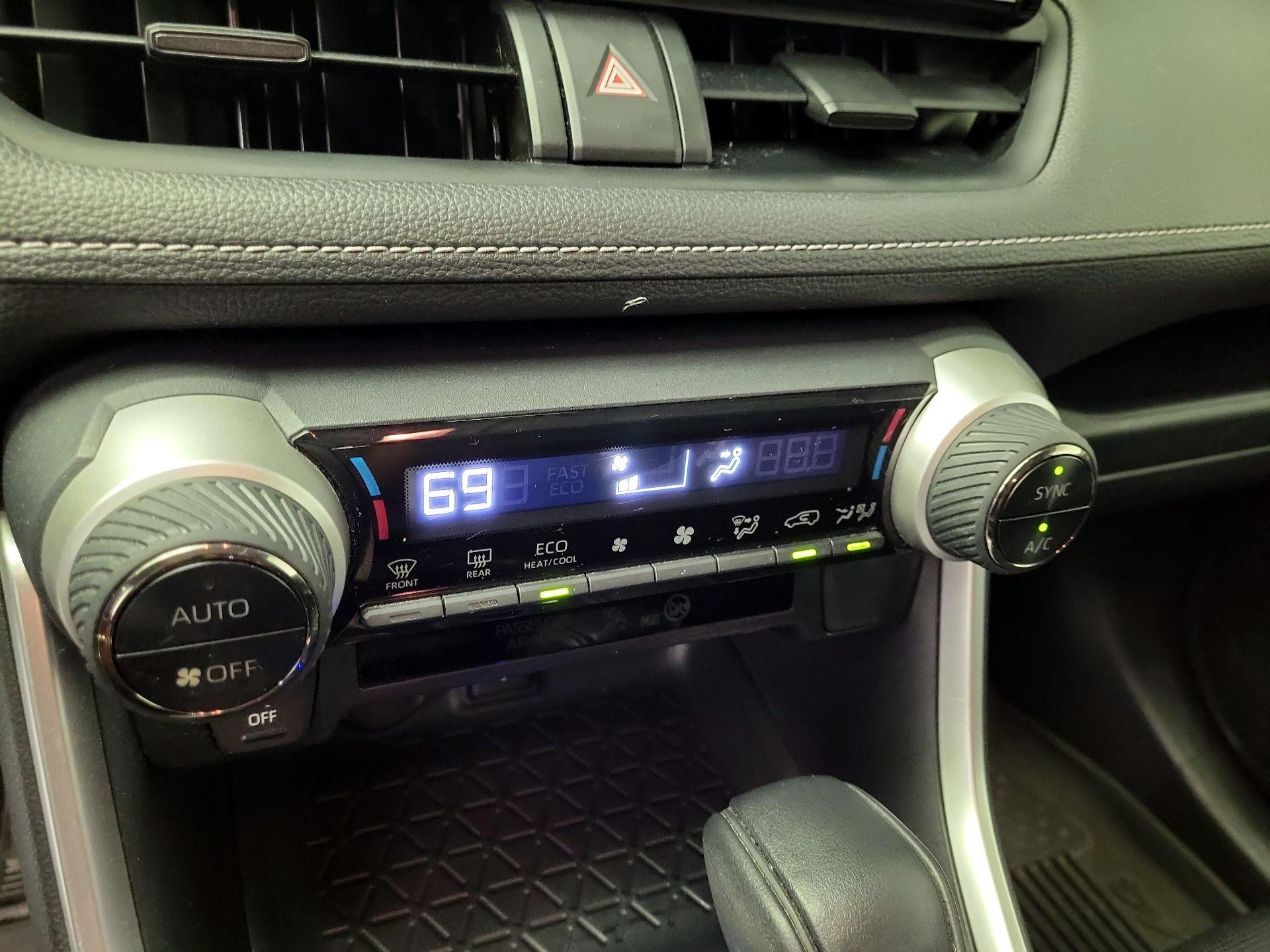 Thumbnail: 2021 Toyota RAV4 - 16