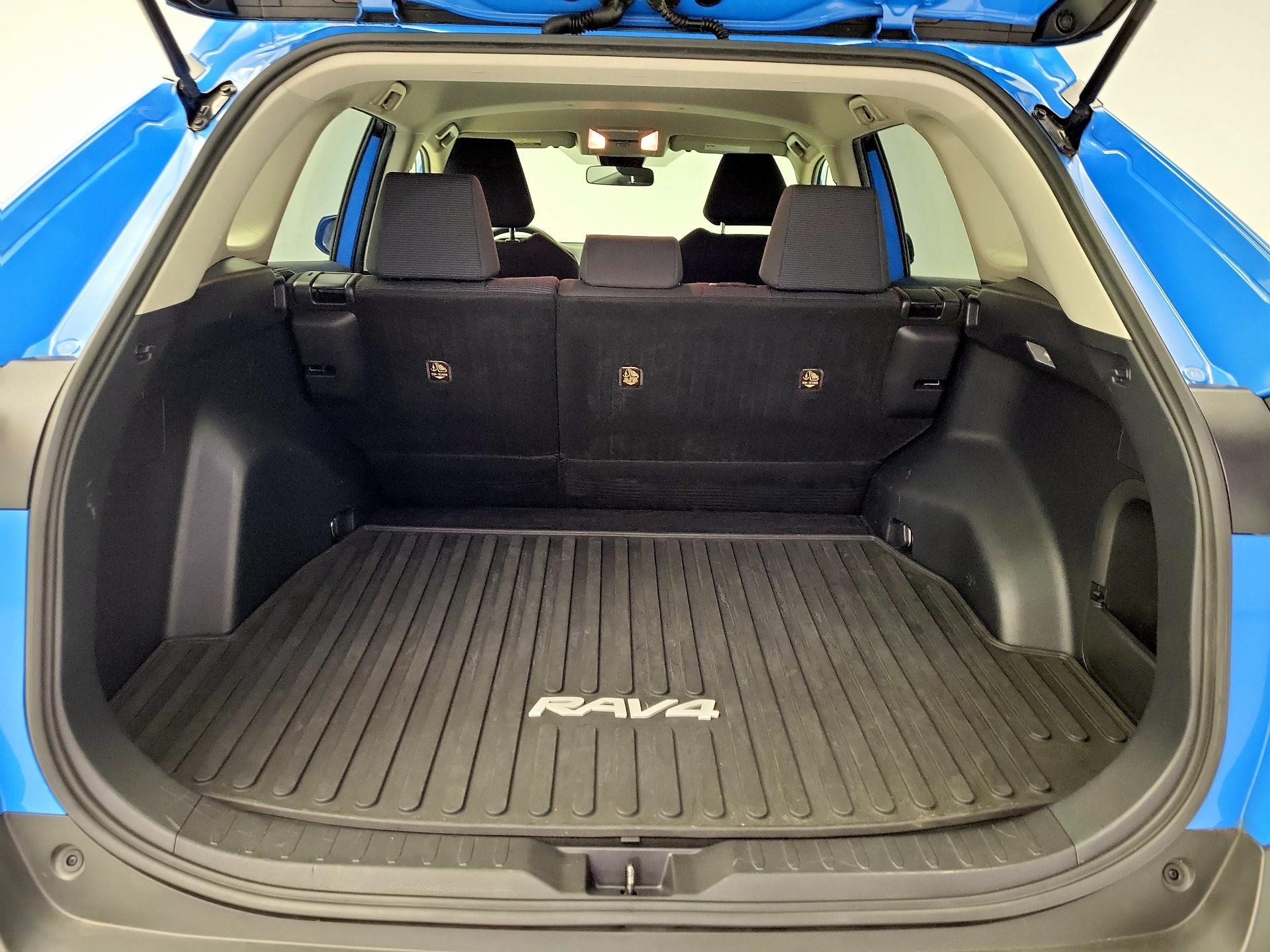 Thumbnail: 2021 Toyota RAV4 - 19