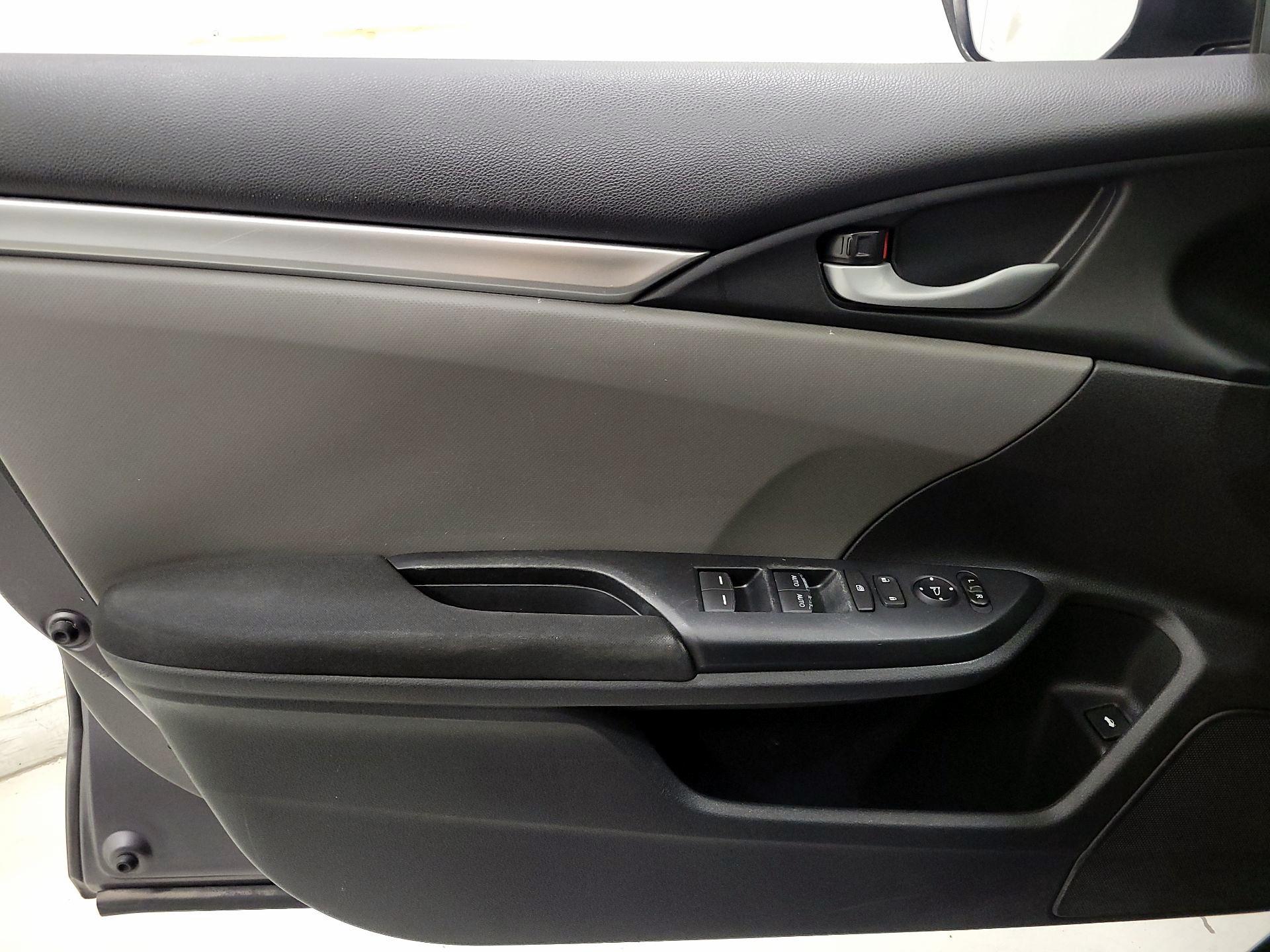 Thumbnail: 2016 Honda Civic - 12
