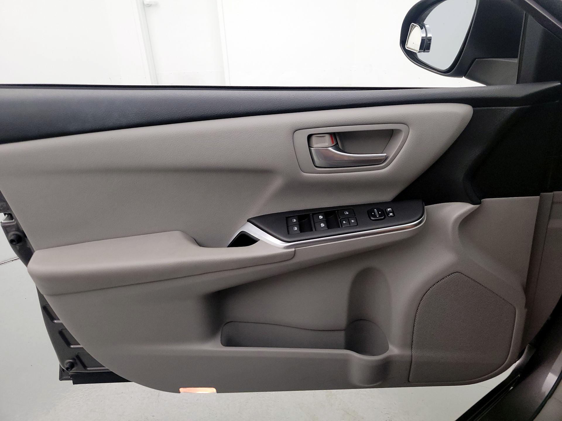 Thumbnail: 2016 Toyota Camry - 12