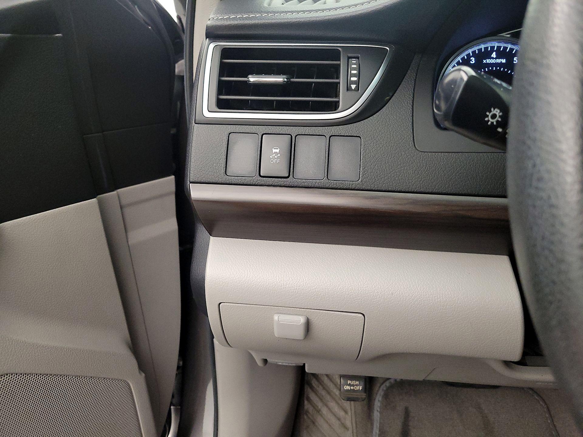 Thumbnail: 2016 Toyota Camry - 13