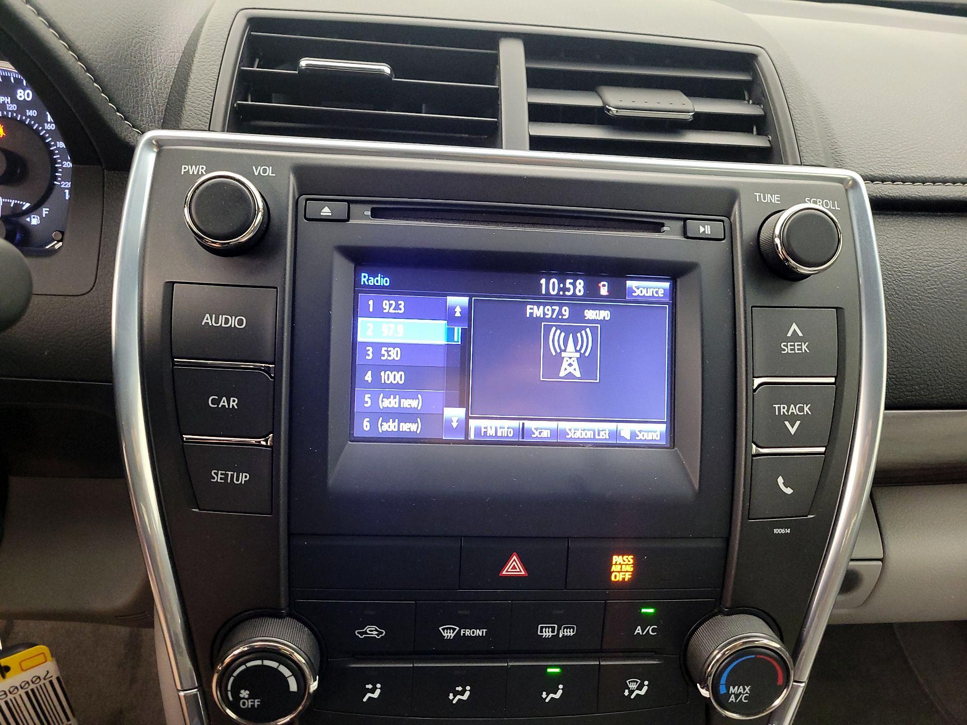 Thumbnail: 2016 Toyota Camry - 15