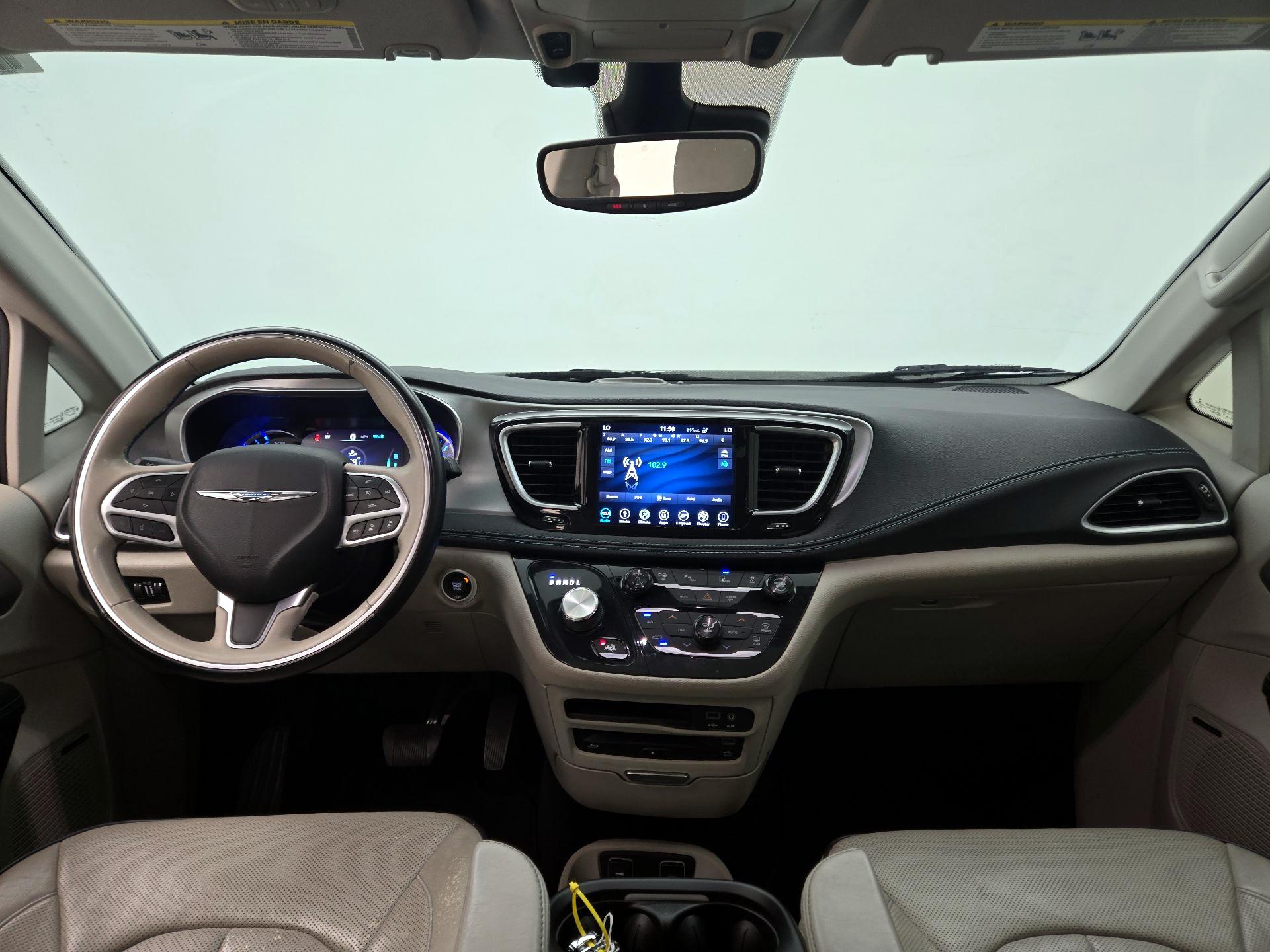 Thumbnail: 2018 Chrysler Pacifica - 9