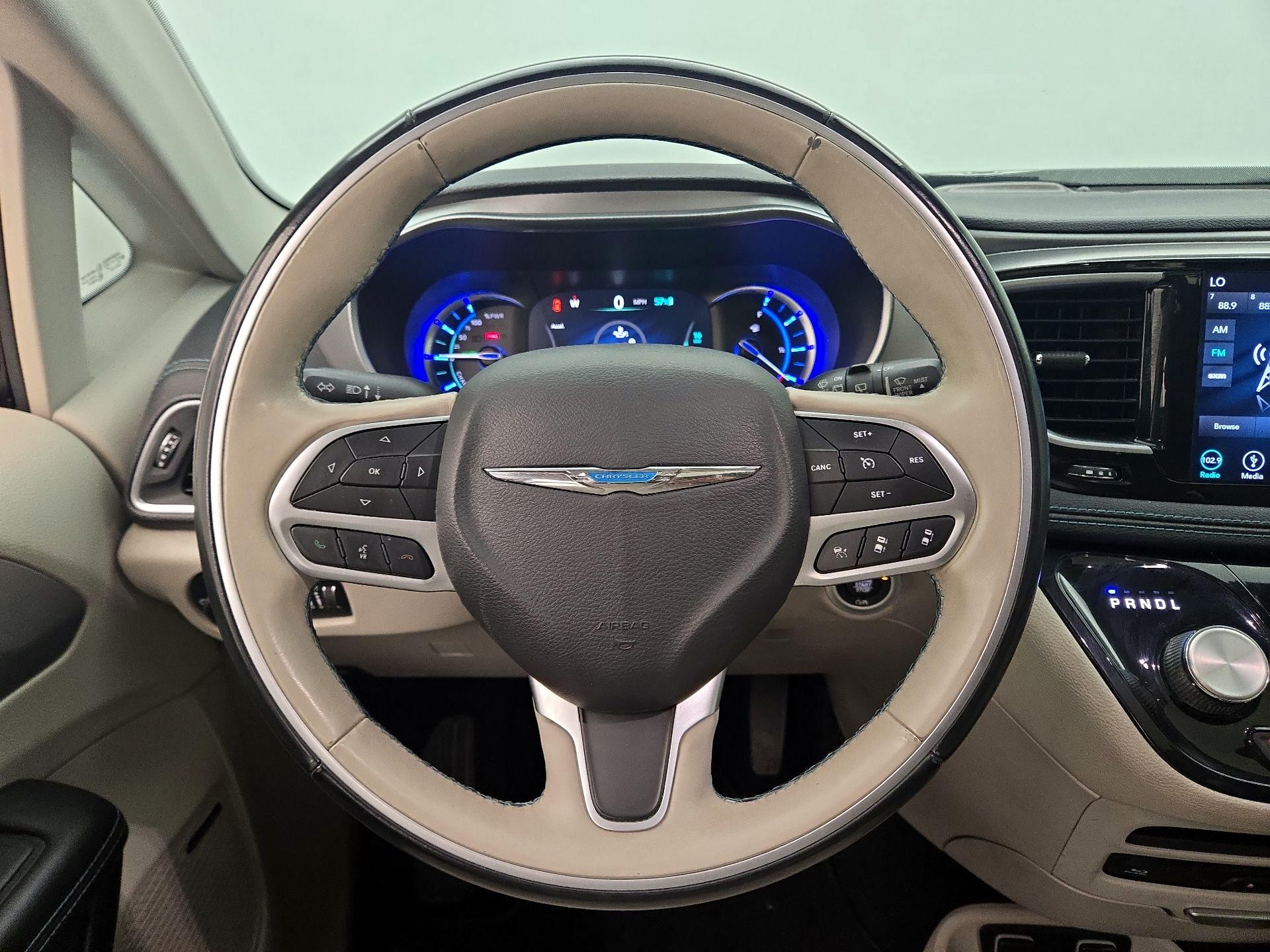 Thumbnail: 2018 Chrysler Pacifica - 10