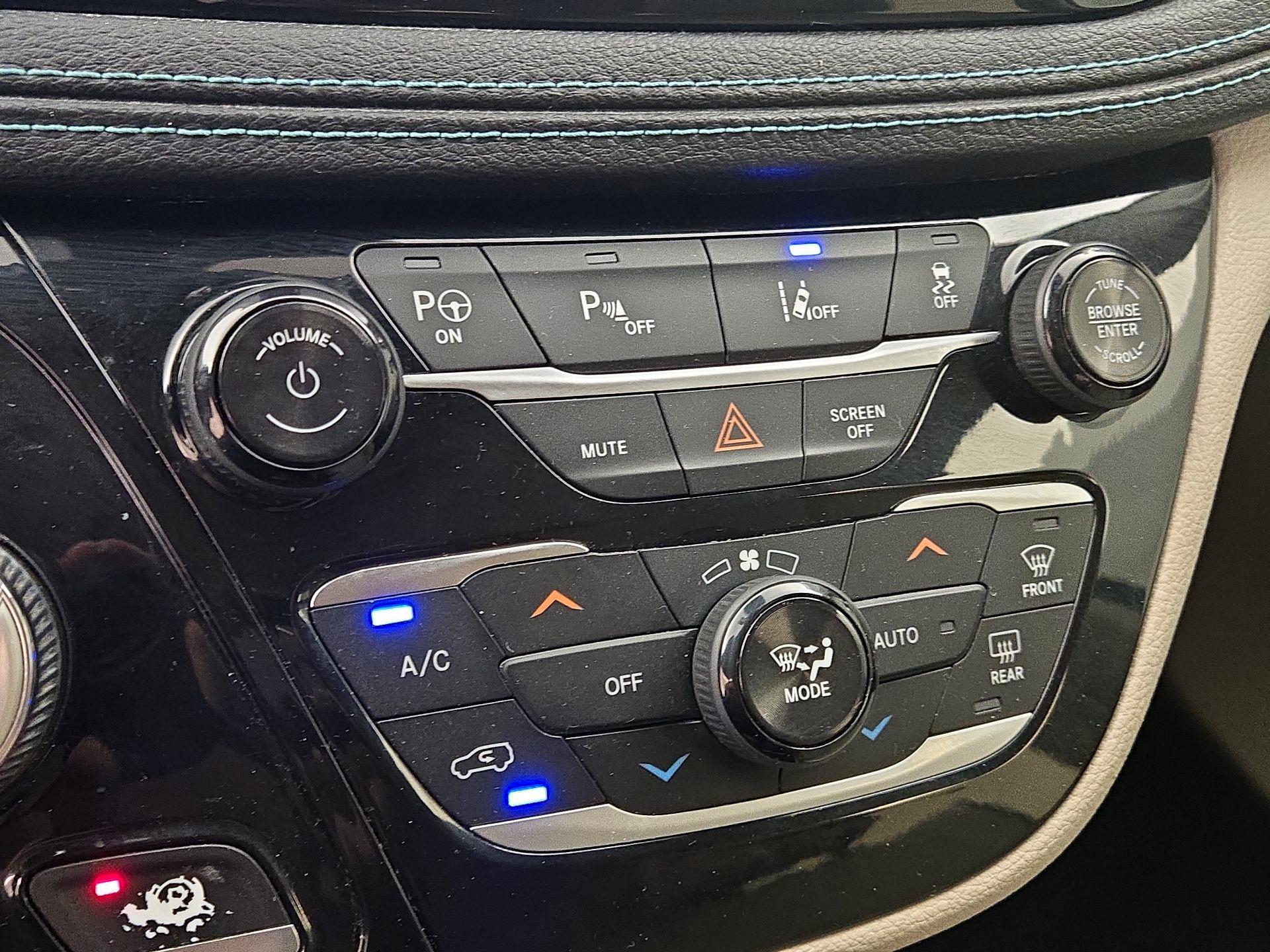 Thumbnail: 2018 Chrysler Pacifica - 16