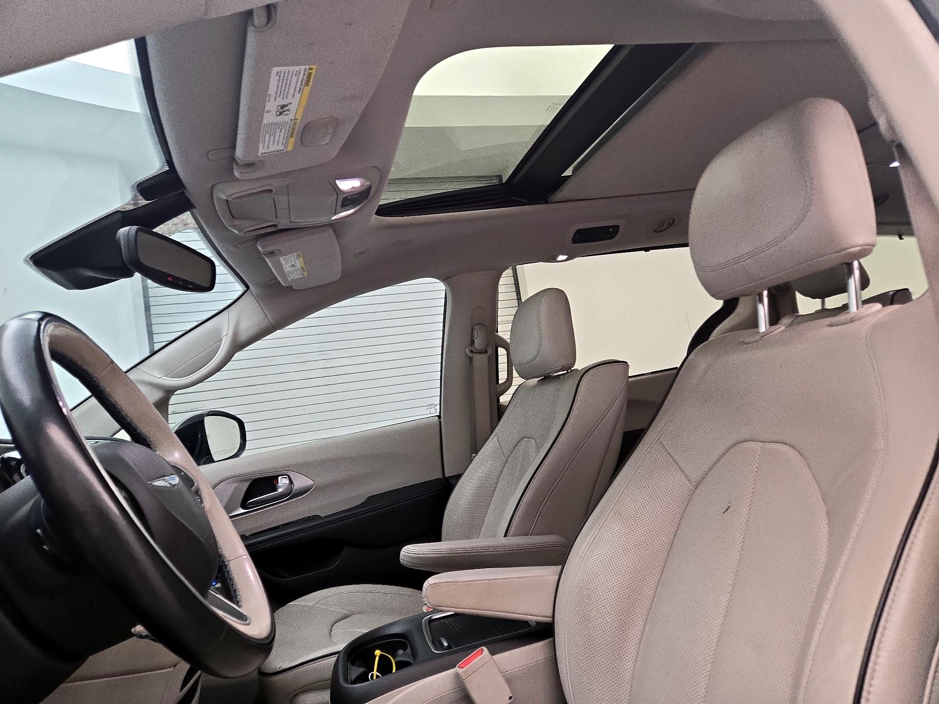 Thumbnail: 2018 Chrysler Pacifica - 19