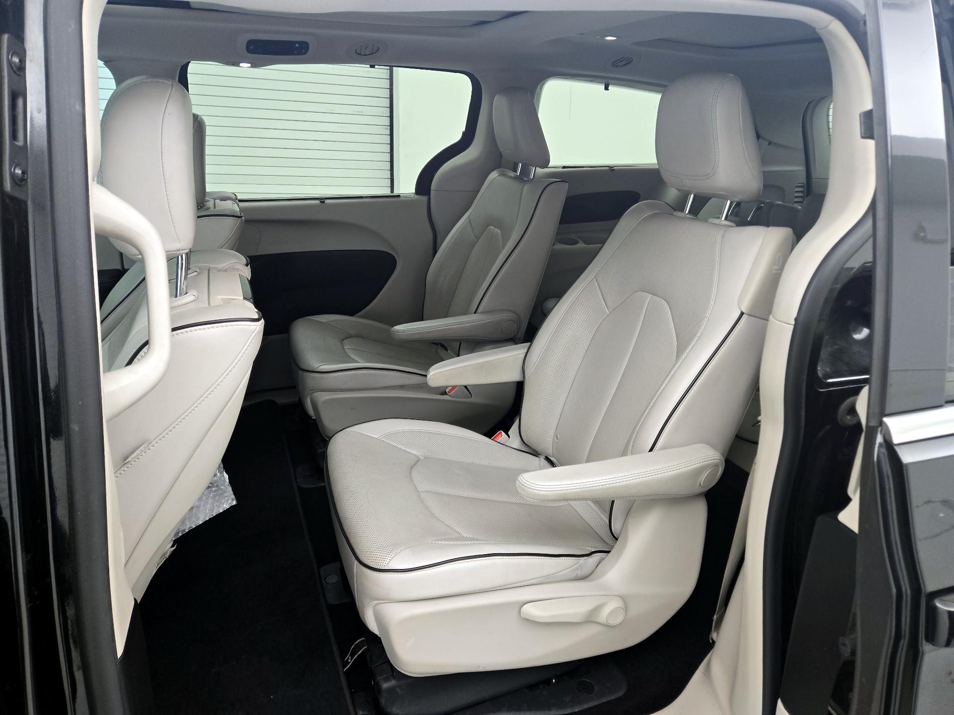 Thumbnail: 2018 Chrysler Pacifica - 20