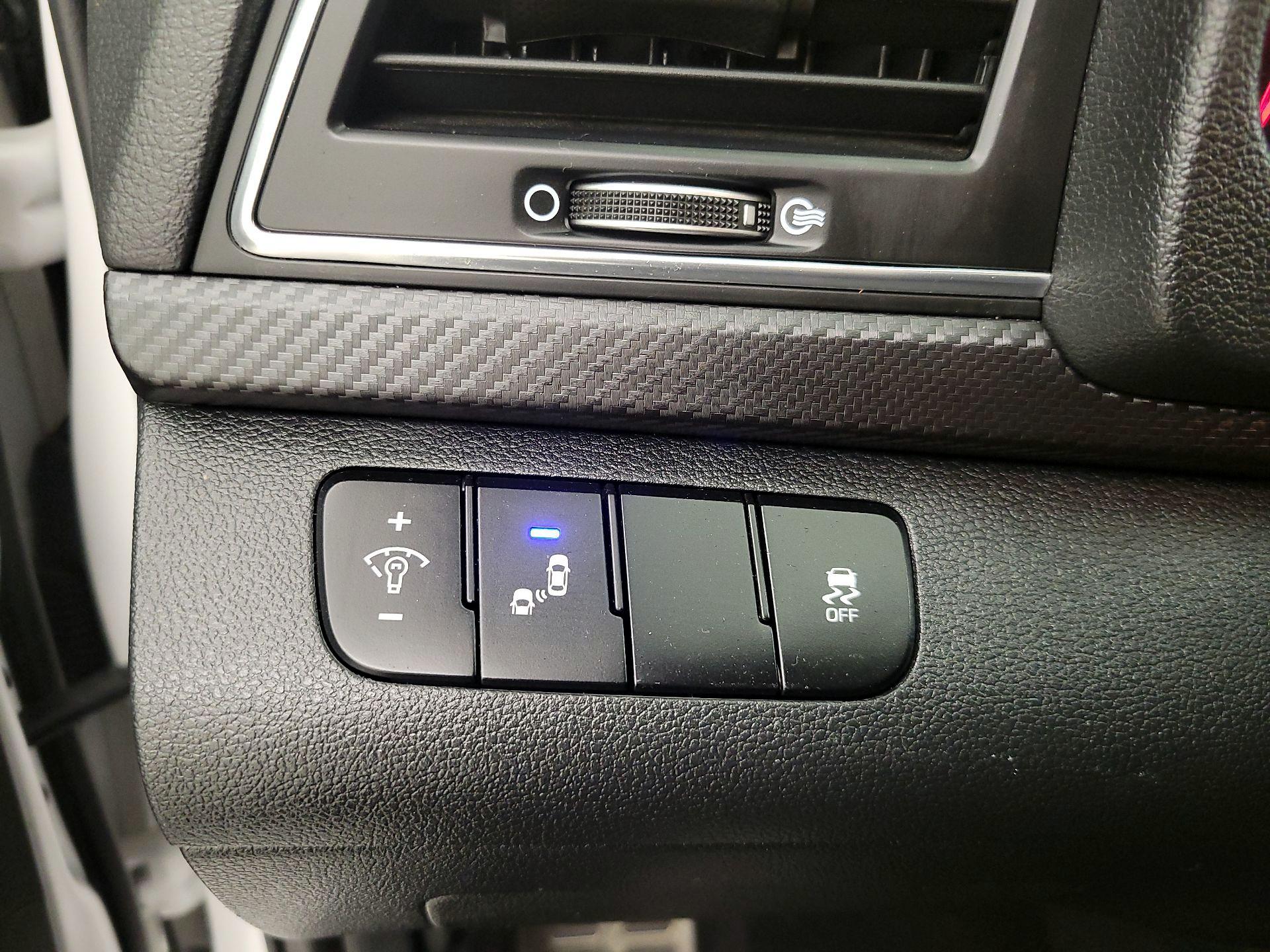 Thumbnail: 2018 Hyundai Elantra - 13