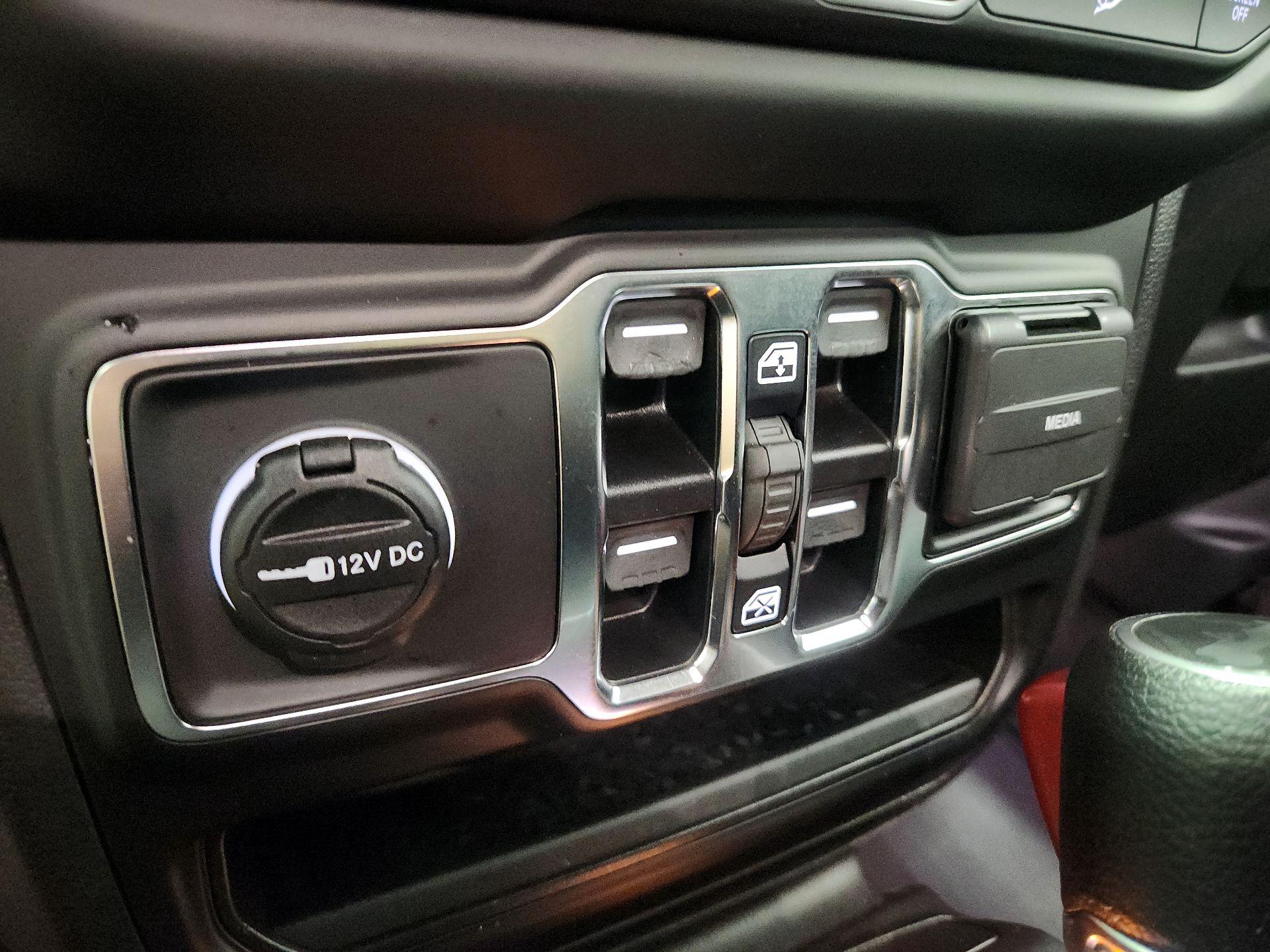 Thumbnail: 2021 Jeep Wrangler - 18