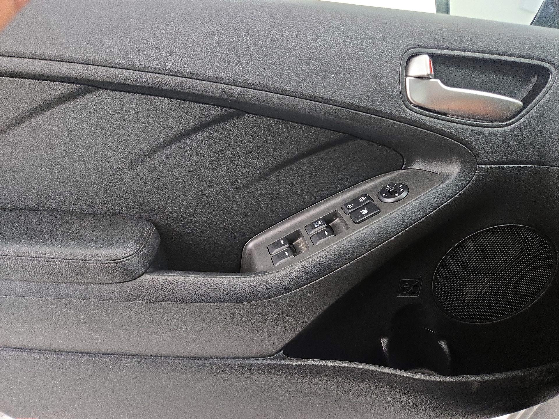Thumbnail: 2018 Kia Forte - 12