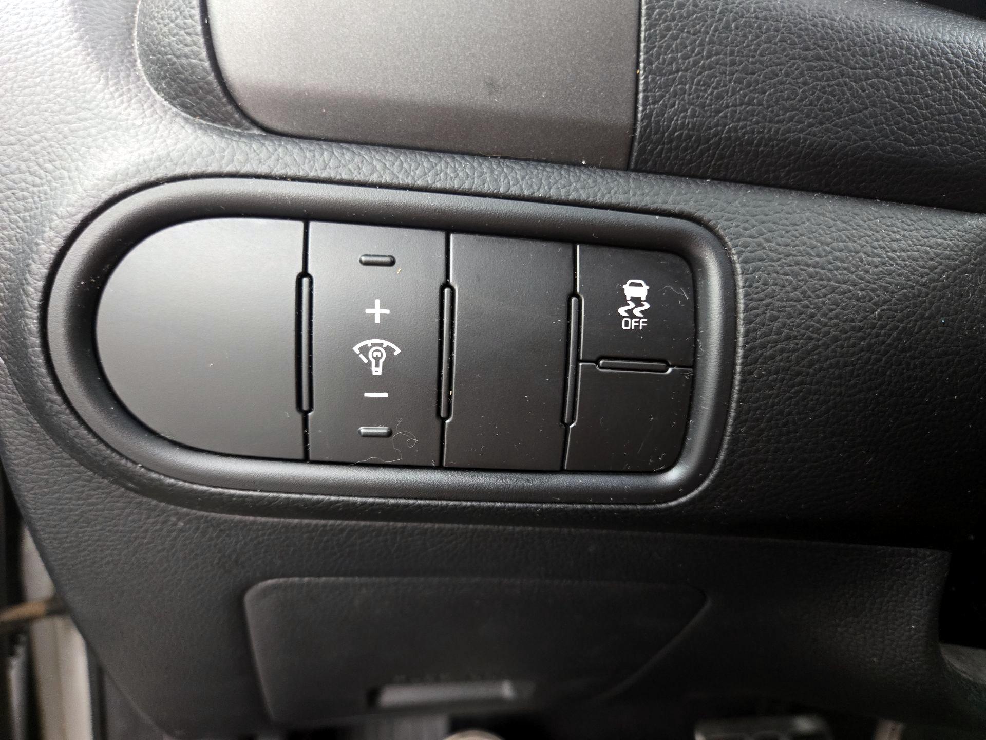 Thumbnail: 2018 Kia Forte - 13