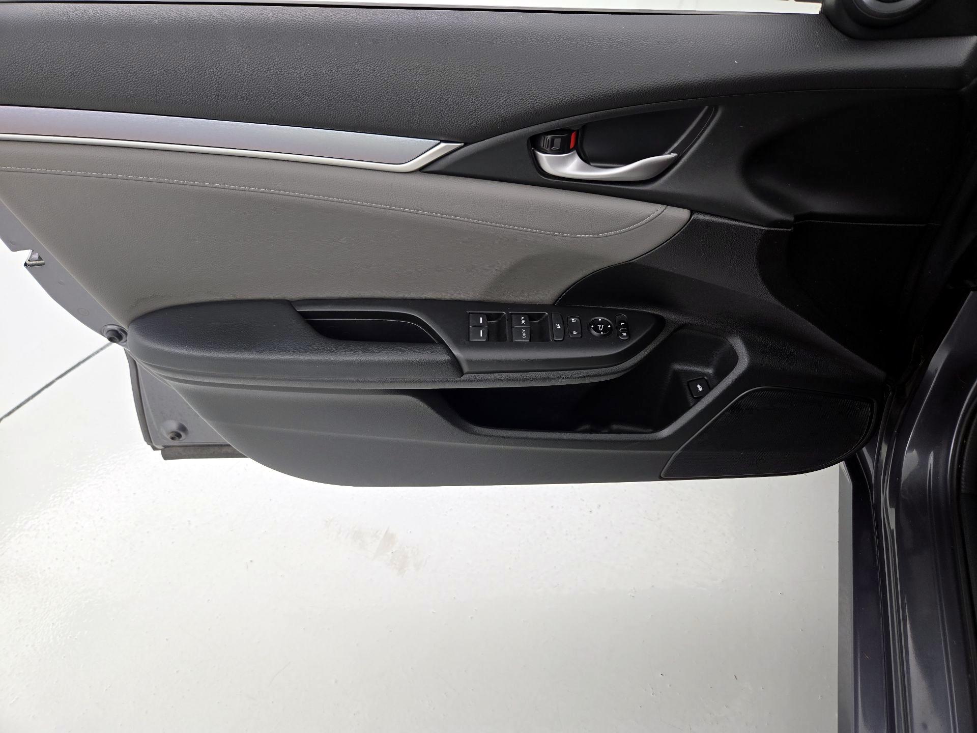 Thumbnail: 2016 Honda Civic - 12