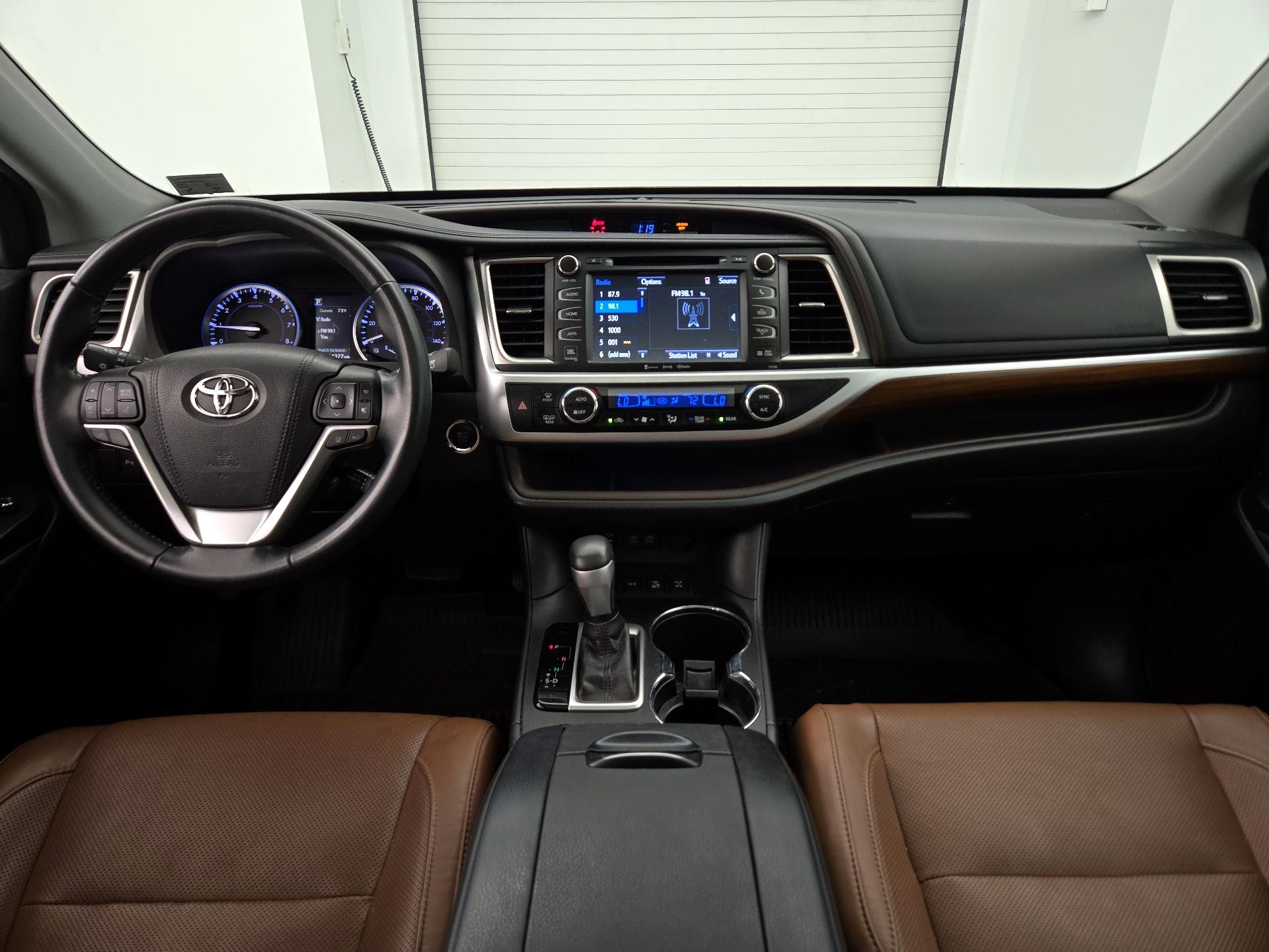 Thumbnail: 2017 Toyota Highlander - 9