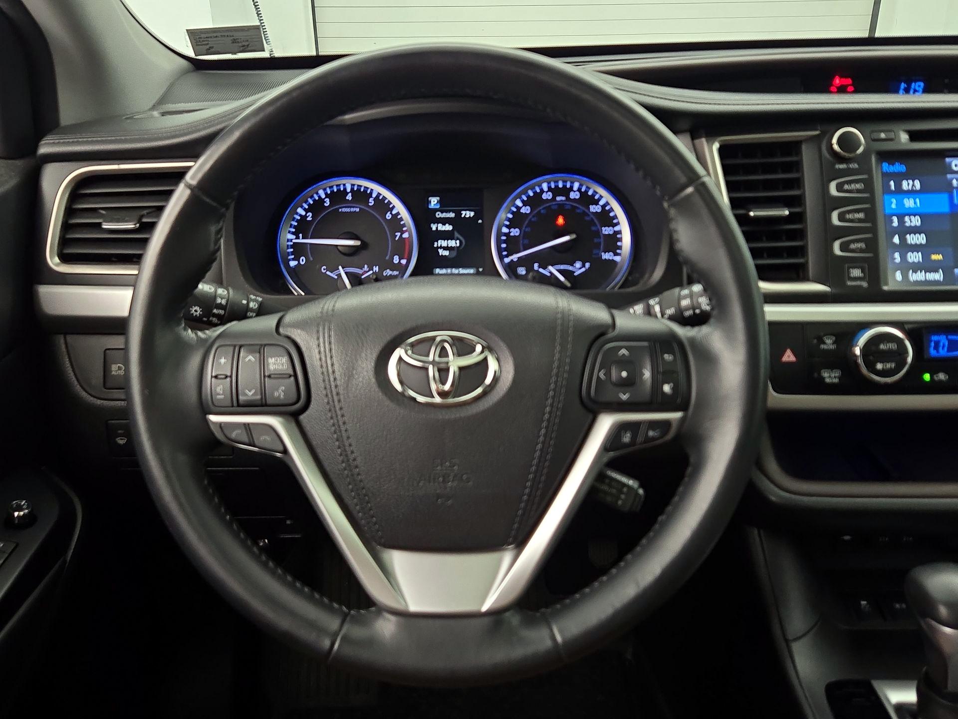 Thumbnail: 2017 Toyota Highlander - 10