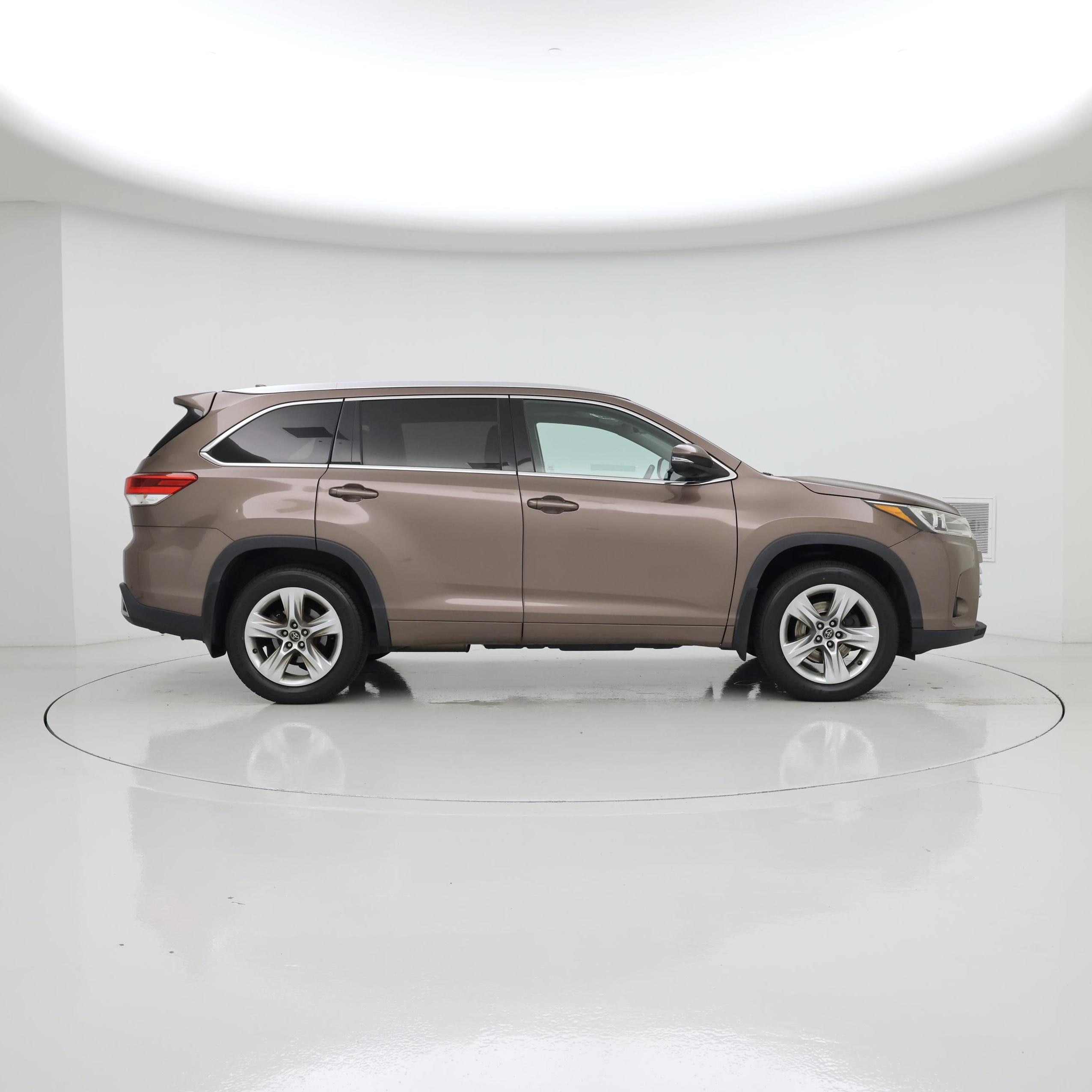 Thumbnail: 2017 Toyota Highlander - 7