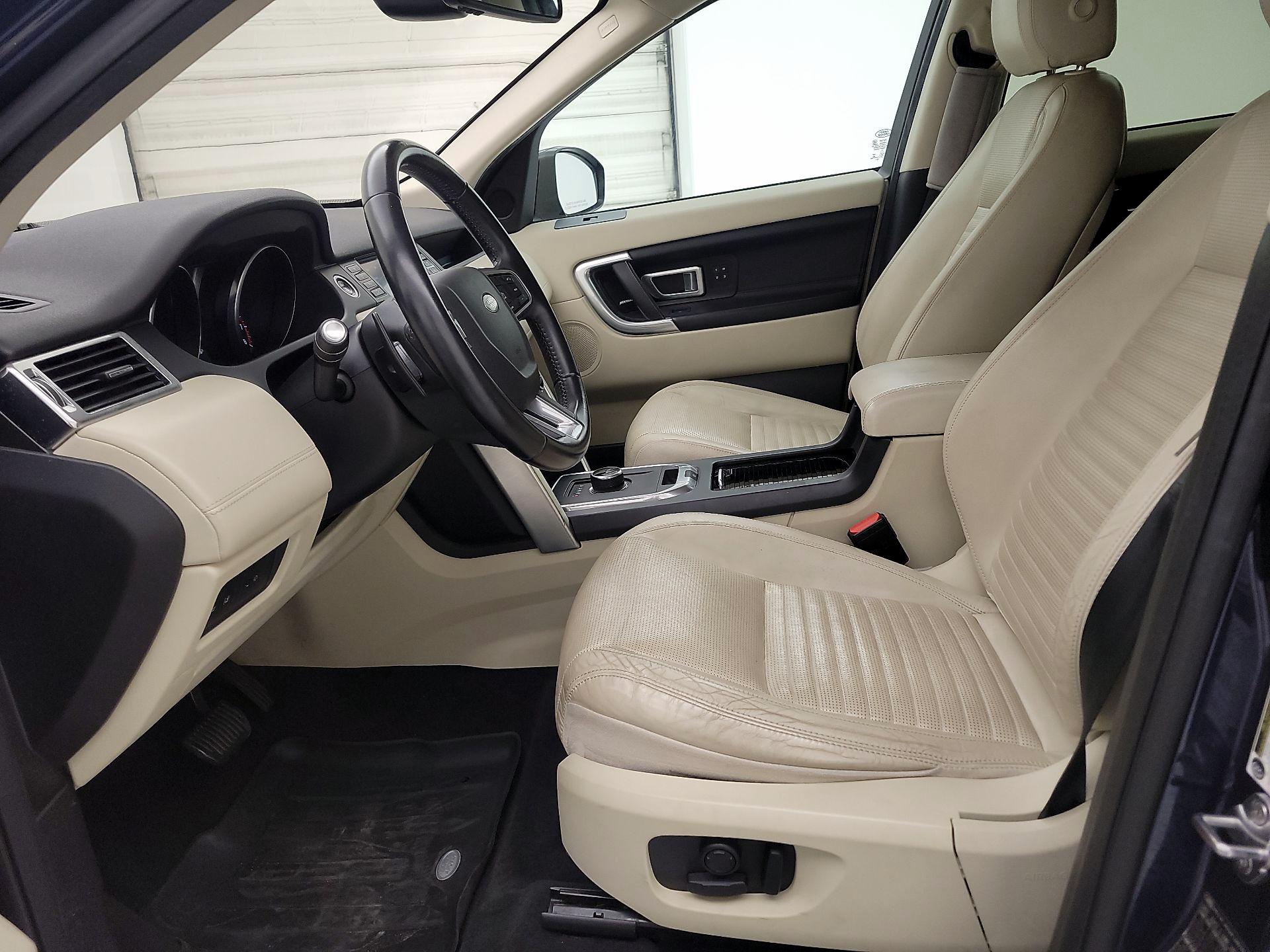 Thumbnail: 2017 Land Rover Discovery Sport - 11